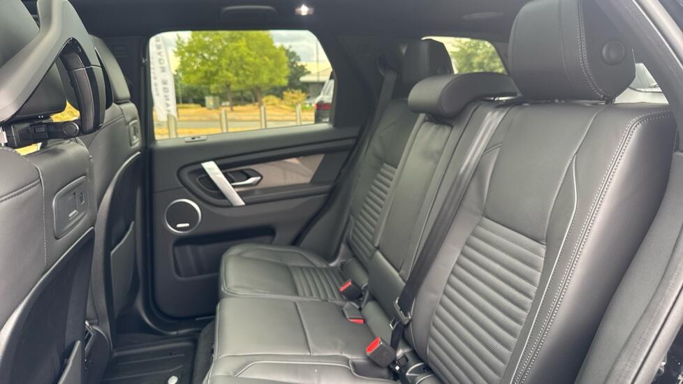 Land Rover Discovery Sport view 4
