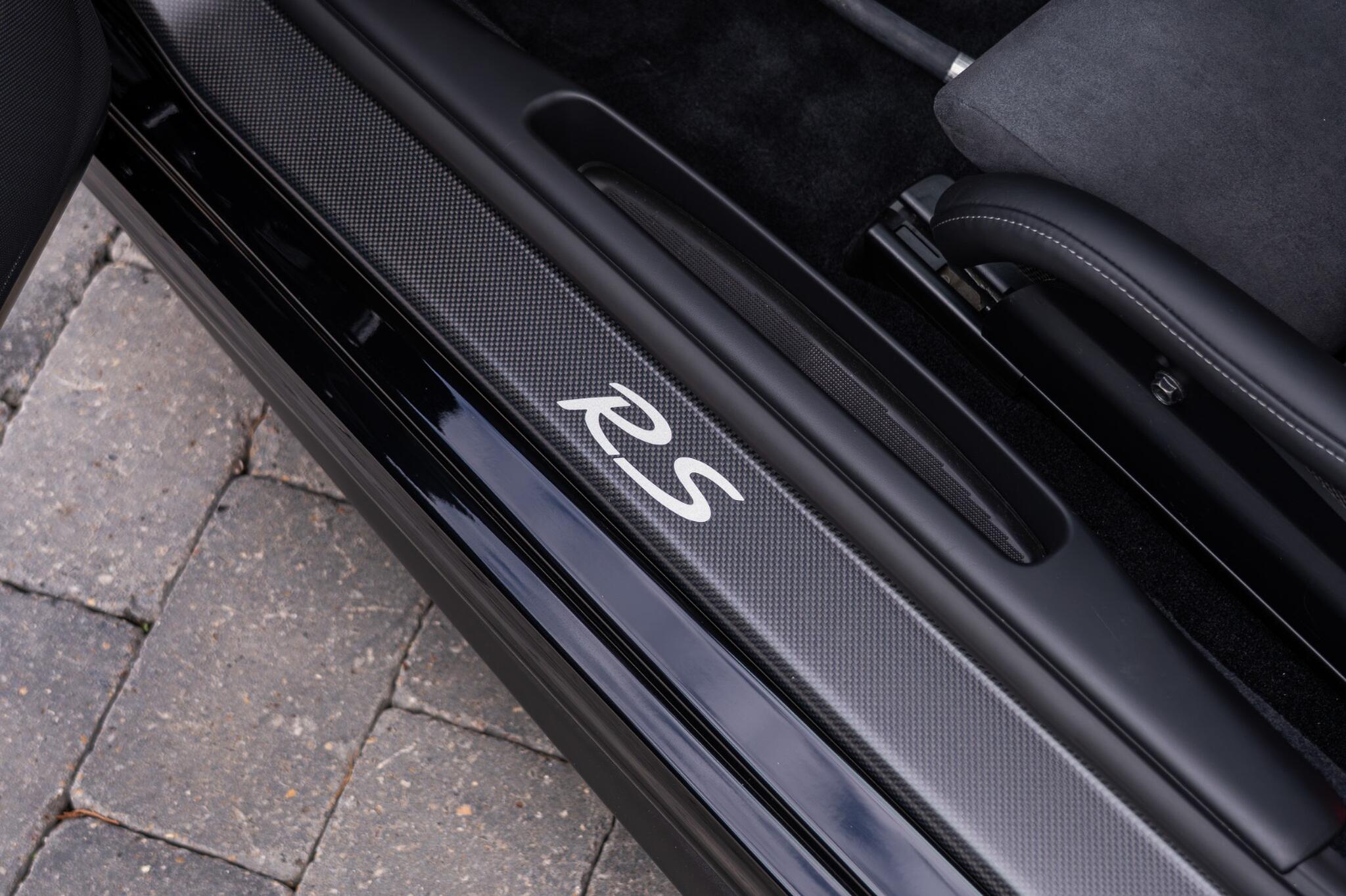 Porsche 911 view 16