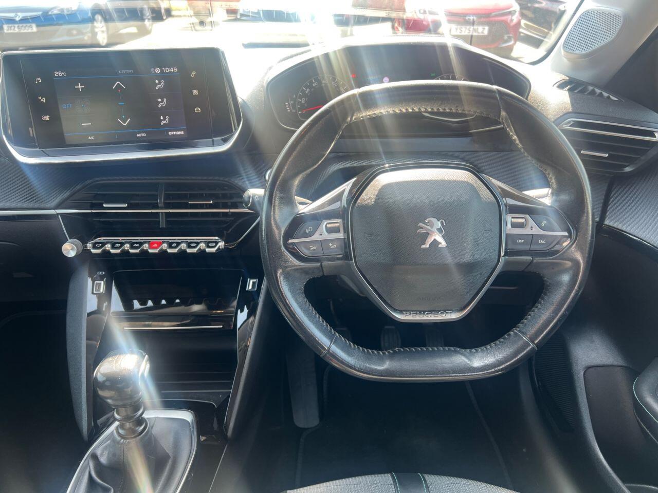 Peugeot 208 view 6
