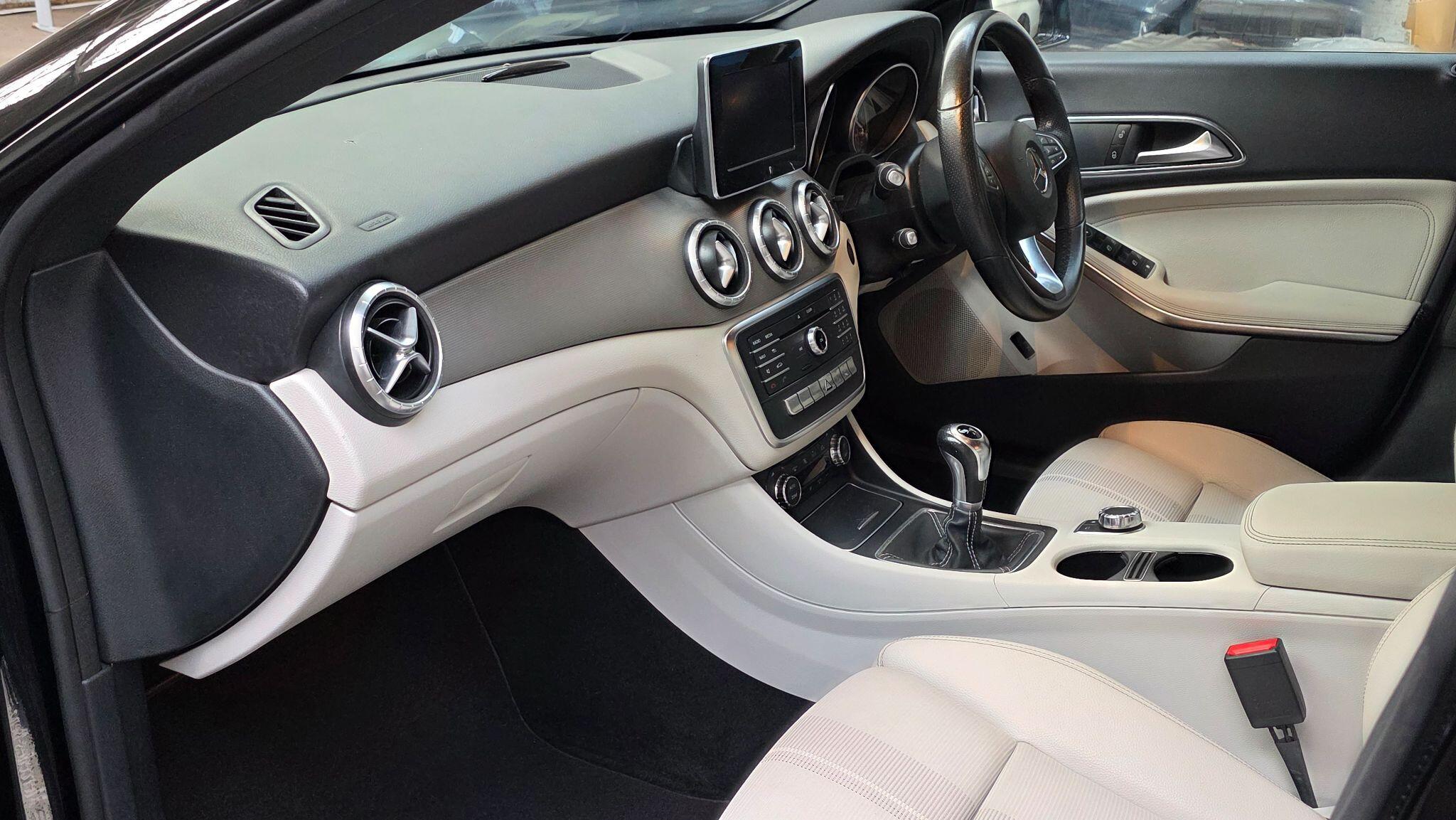 Mercedes-Benz Cla view 14