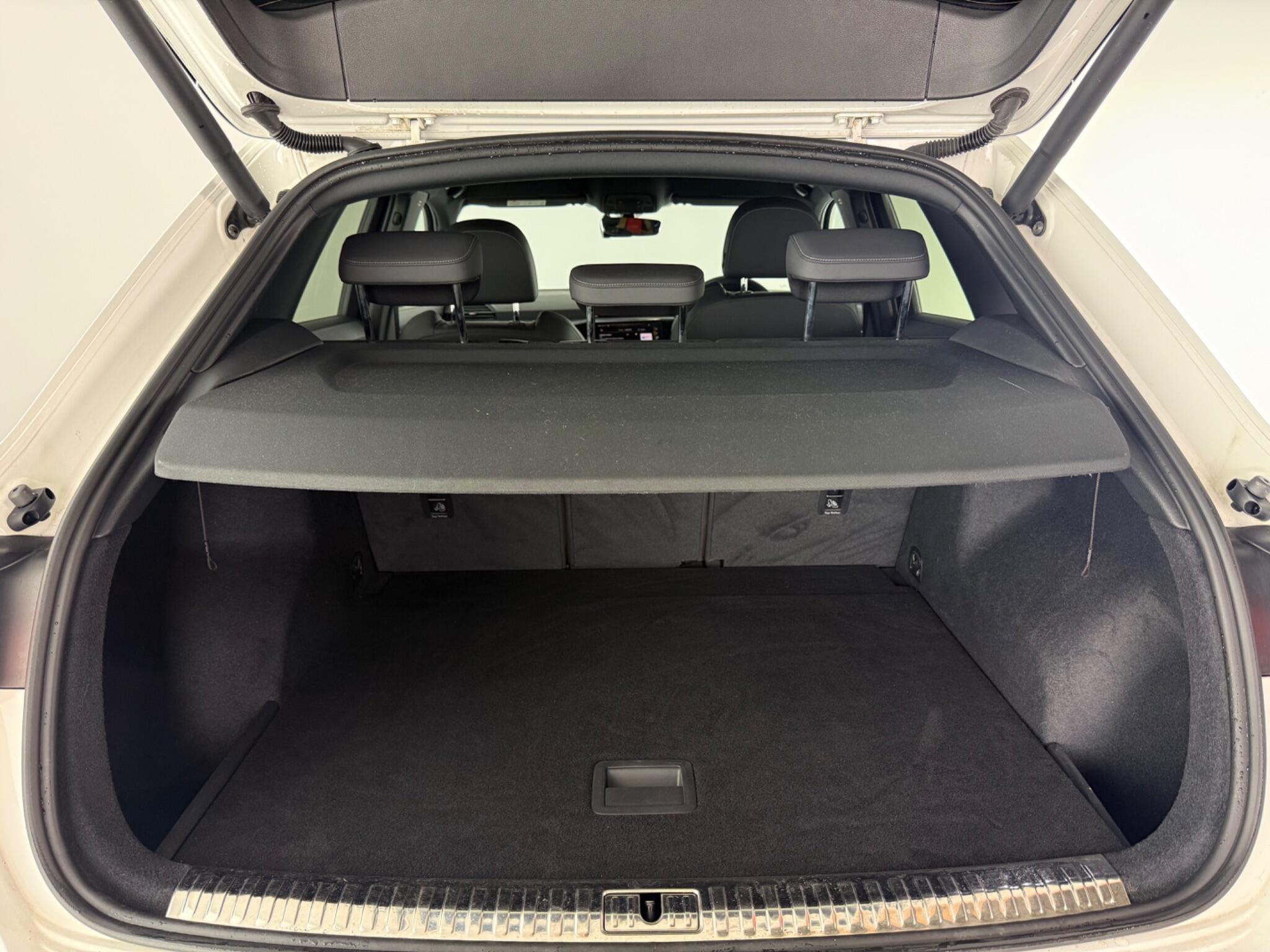Audi Q3 view 9