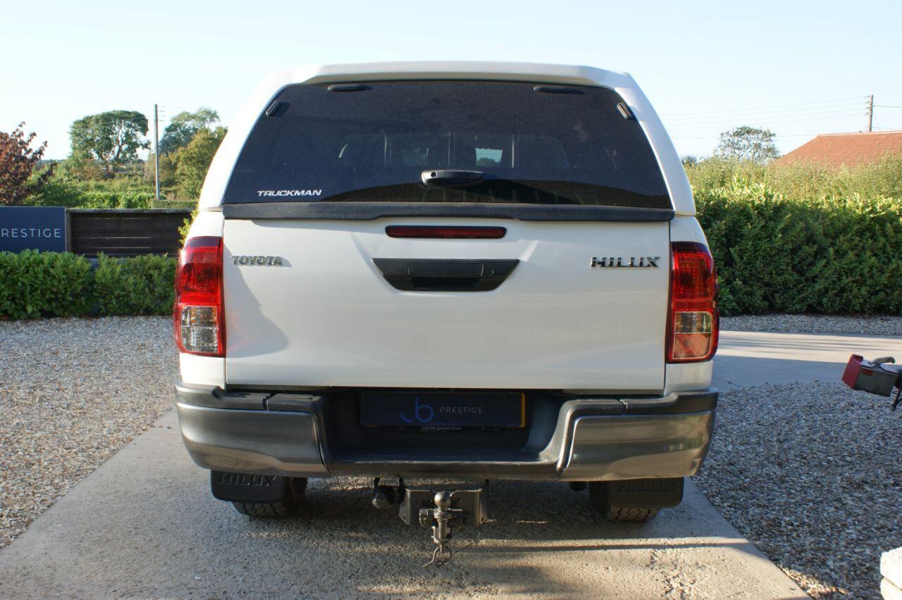 Toyota Hilux view 13