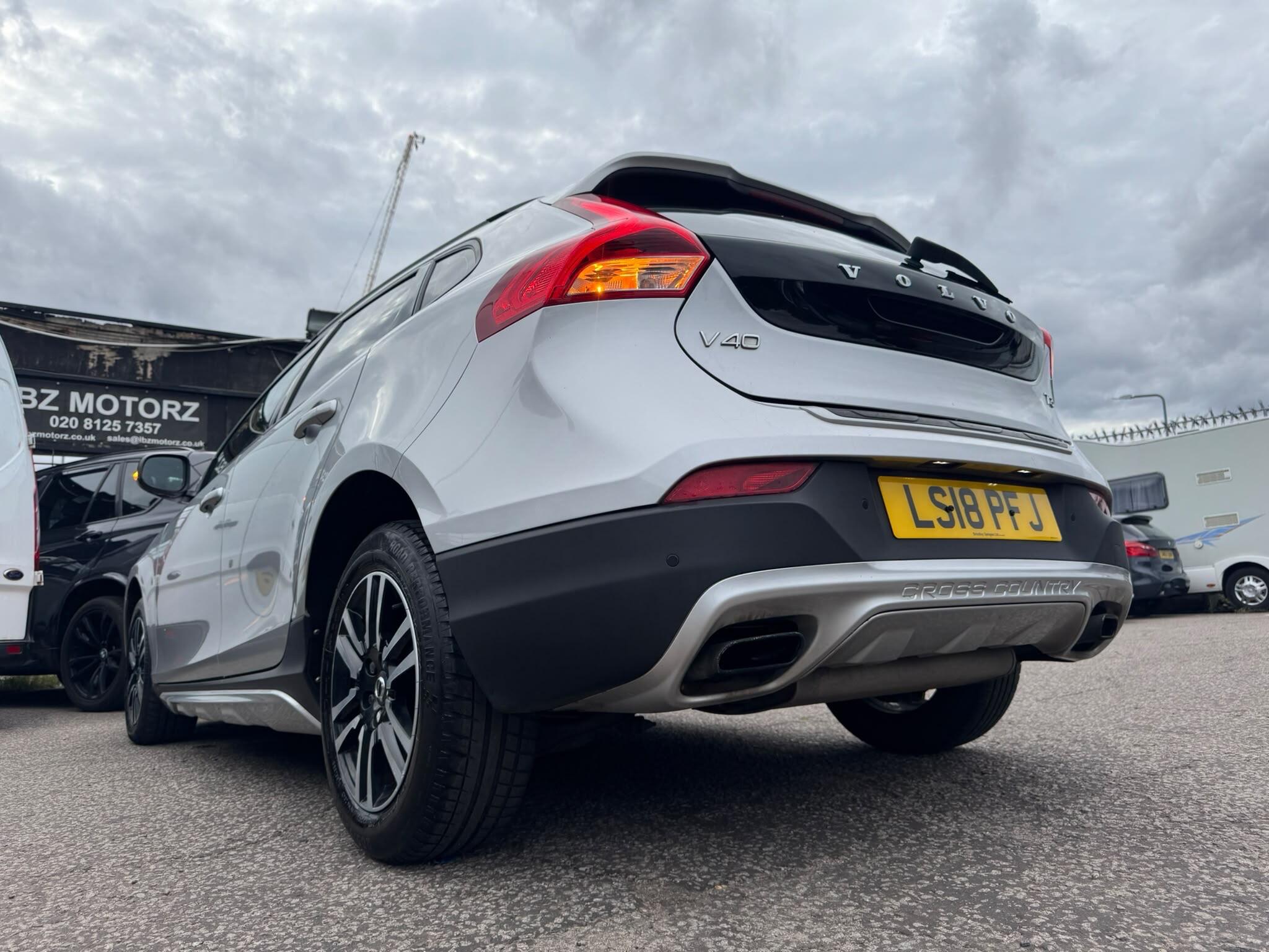 Volvo V40 Cross Country view 35