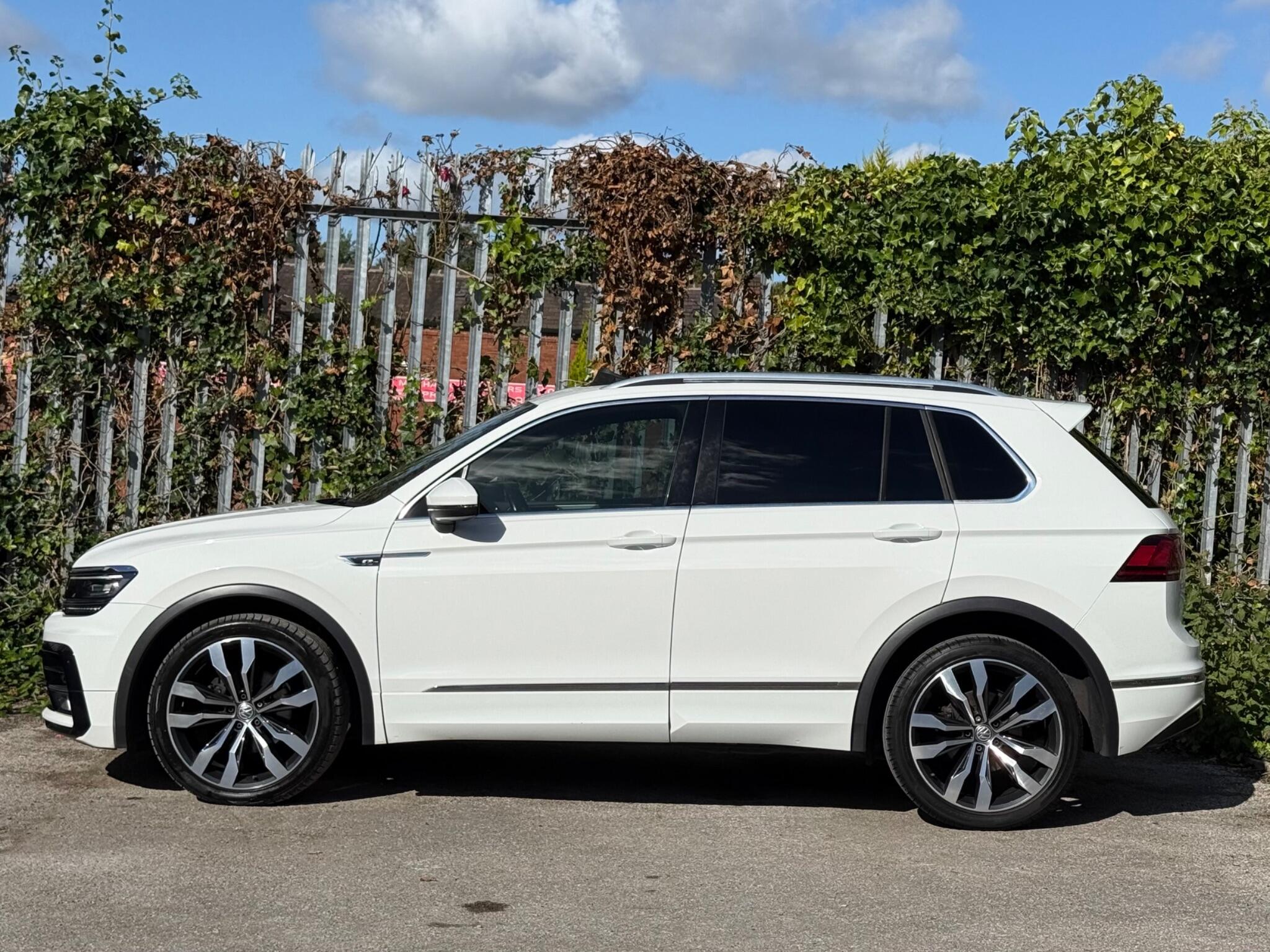 Volkswagen Tiguan view 5