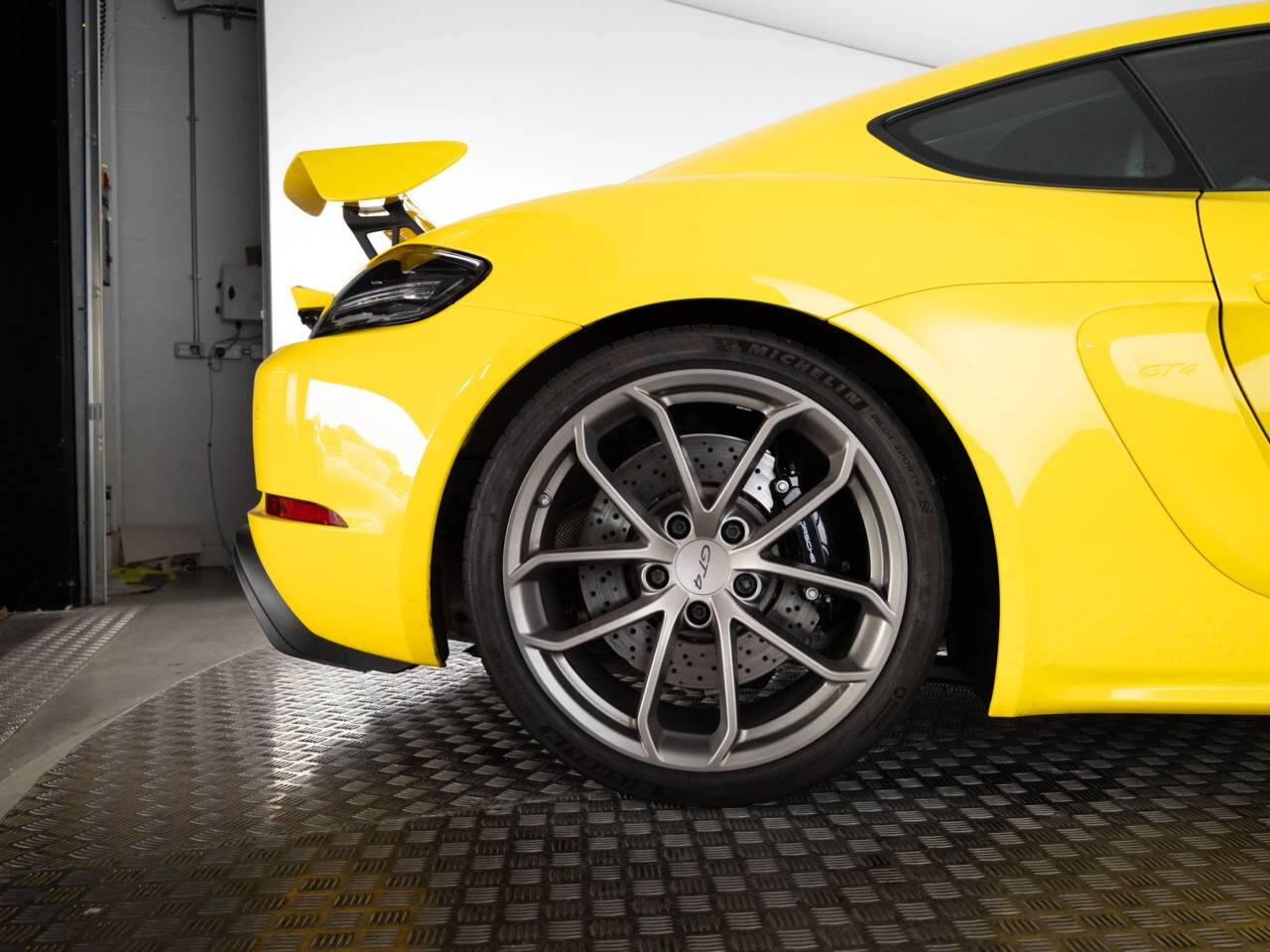 Porsche Cayman view 8