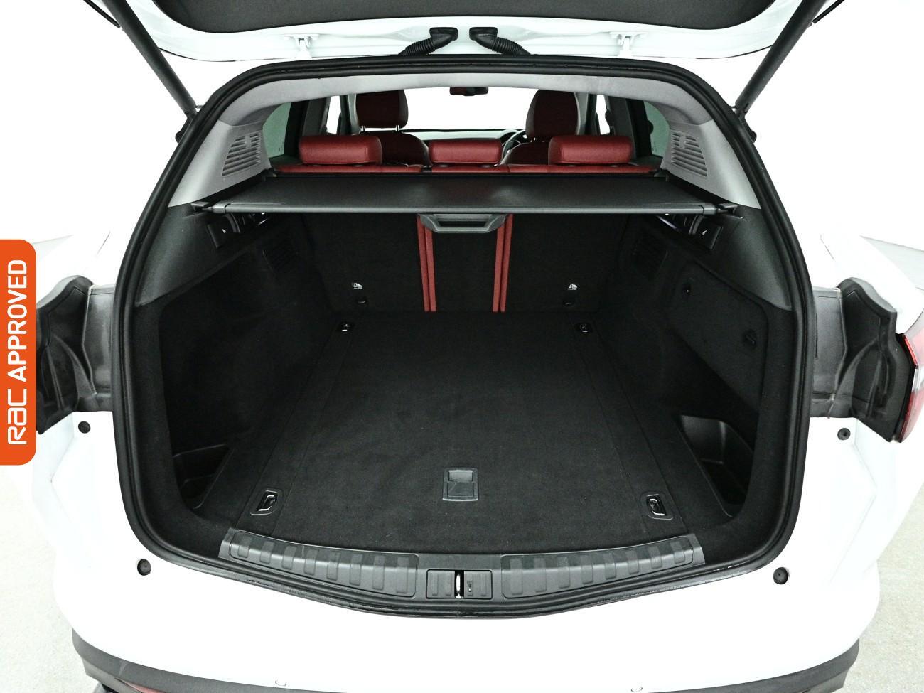 Alfa Romeo Stelvio view 13