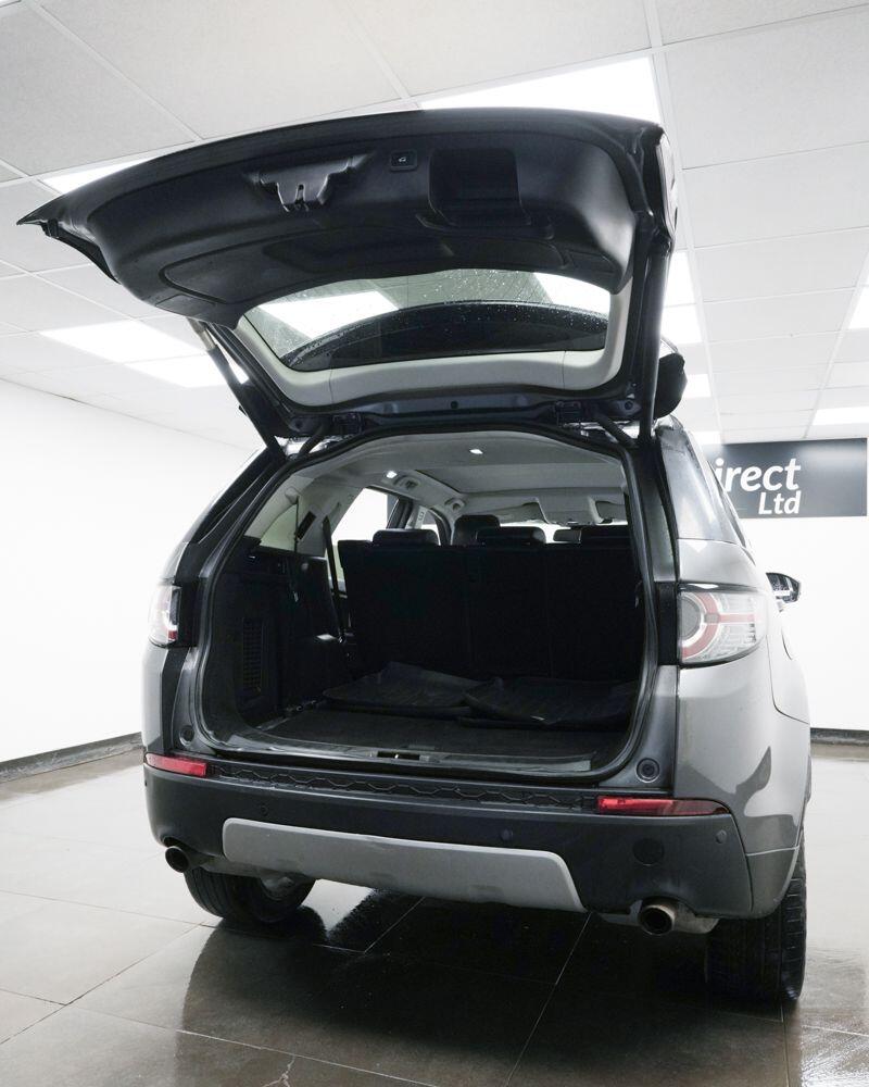 Land Rover Discovery Sport view 7