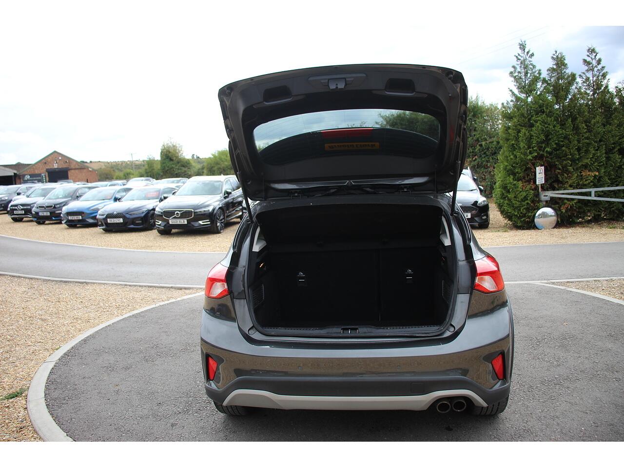 Ford Focus view 18