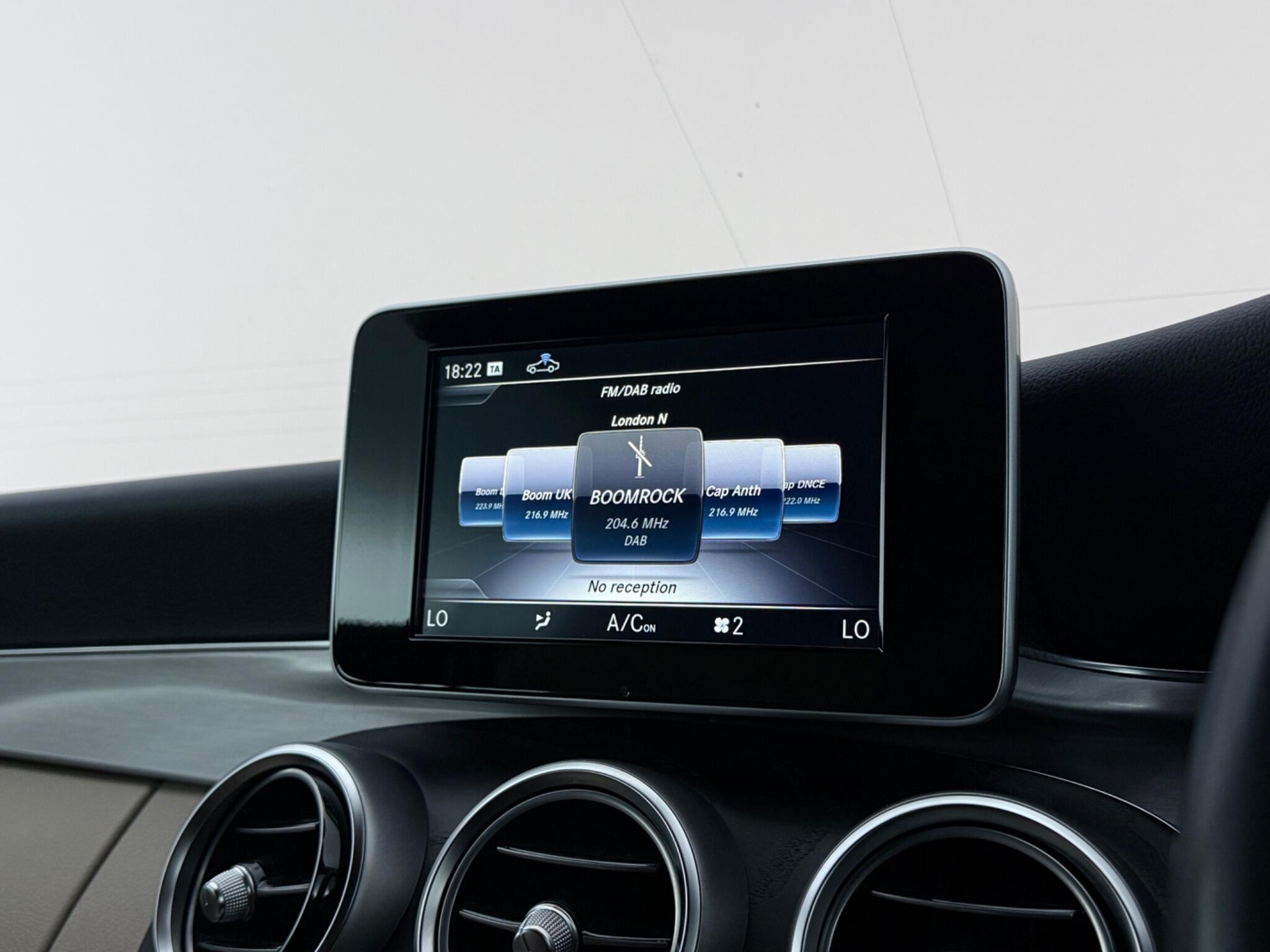 Mercedes-Benz C-Class view 28