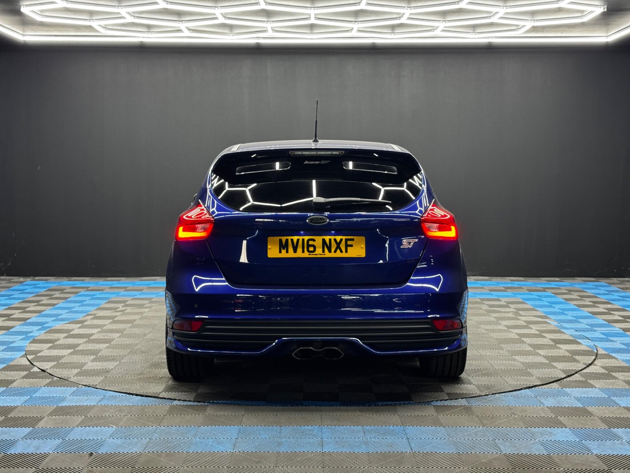 Ford Focus view 6