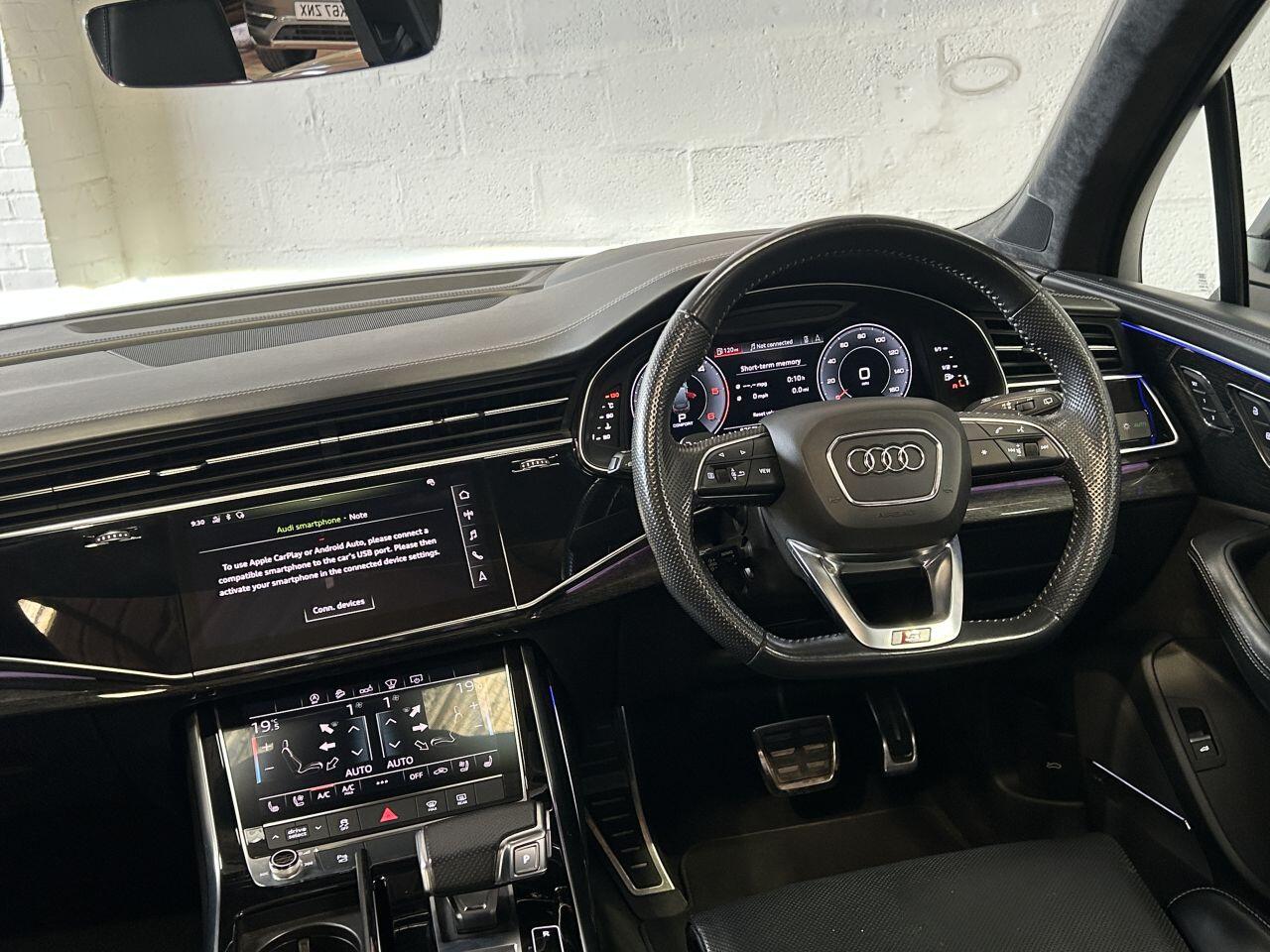 Audi Q7 view 36