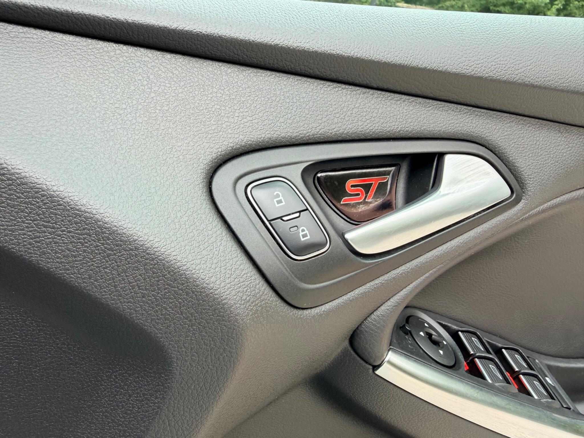 Ford Focus view 21