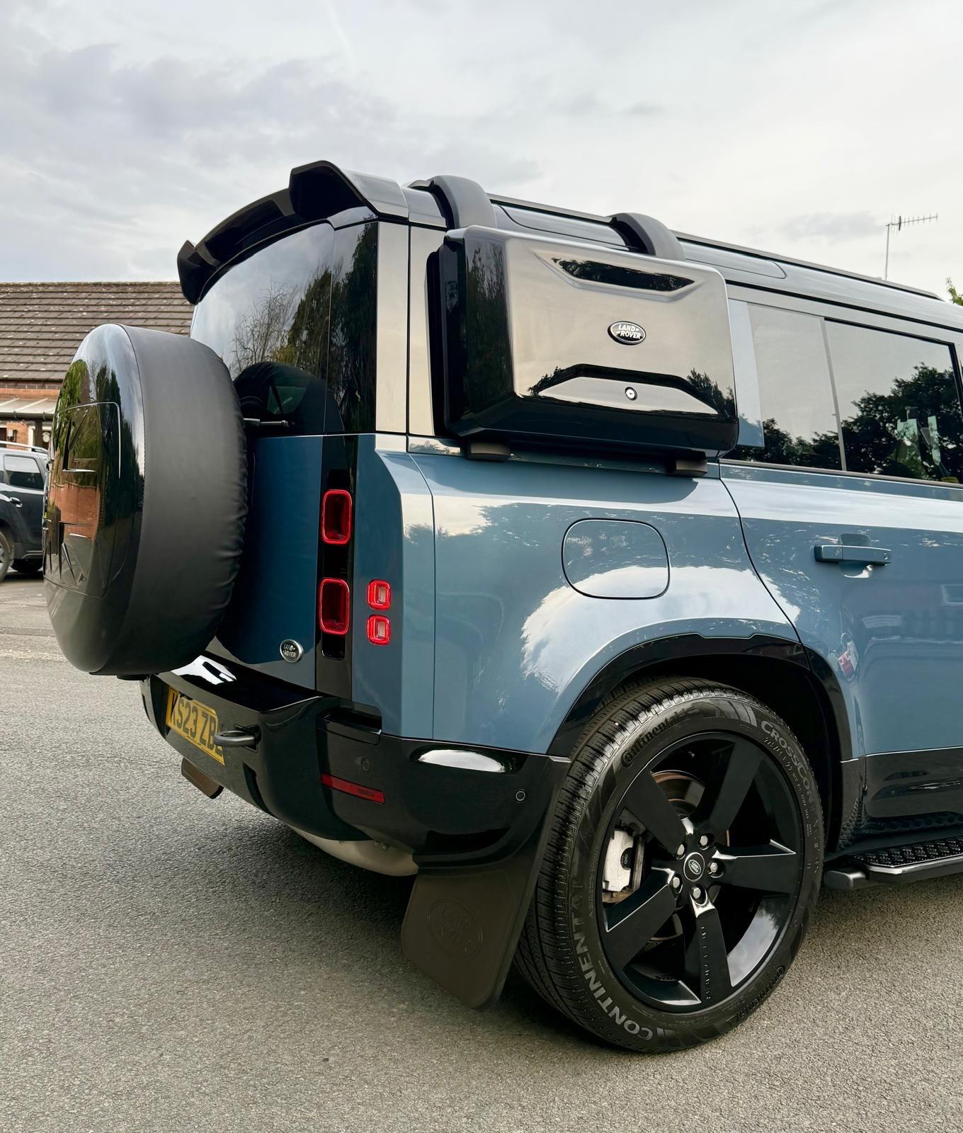 Land Rover Defender view 81