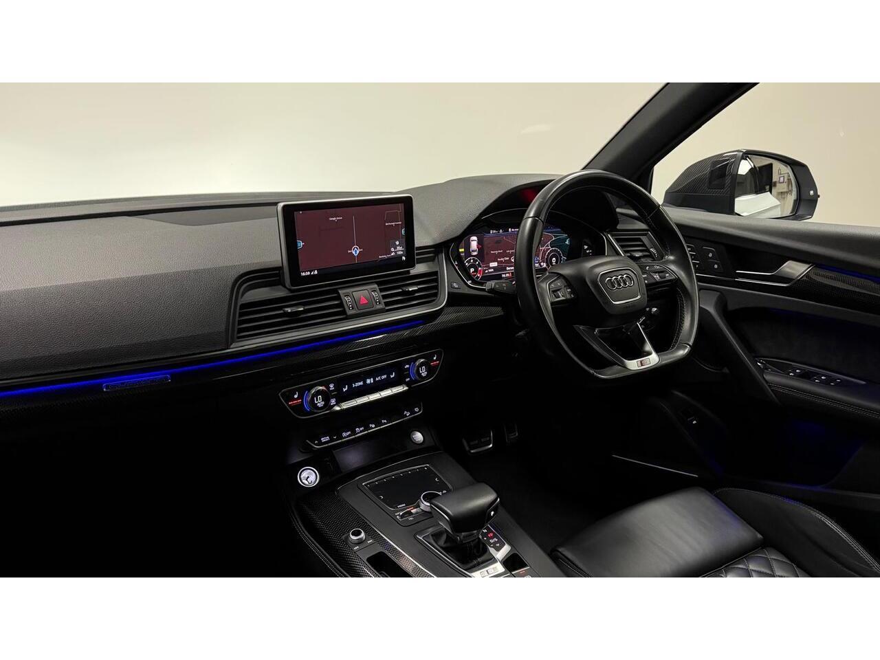Audi SQ5 view 24