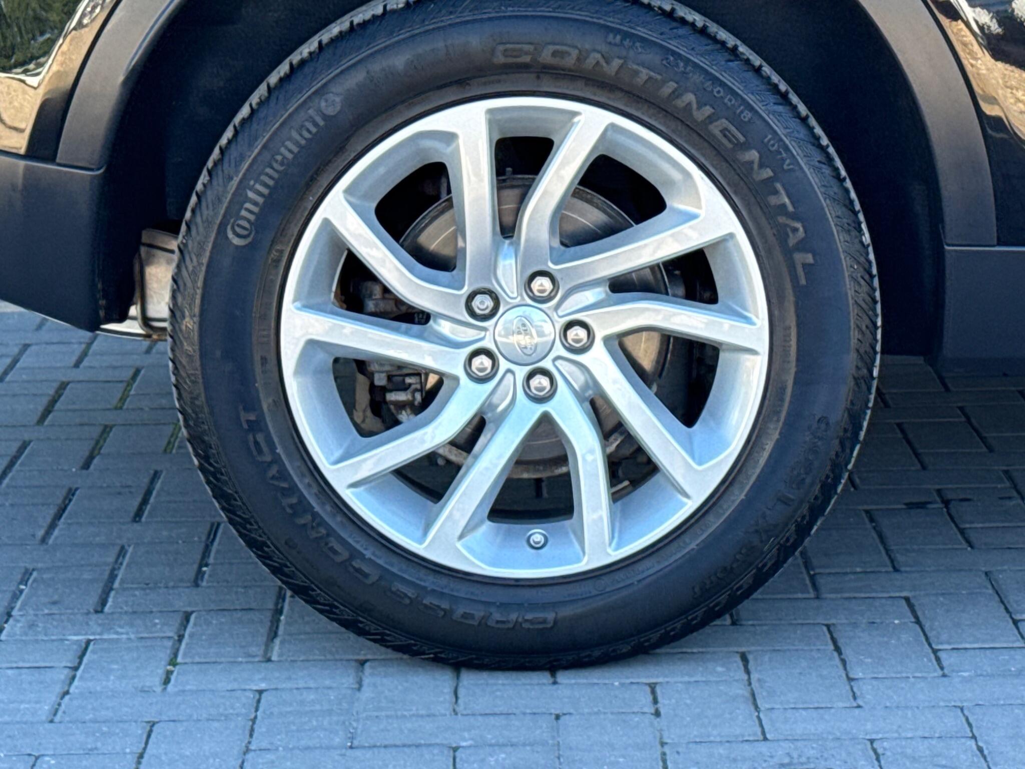 Land Rover Discovery Sport view 13