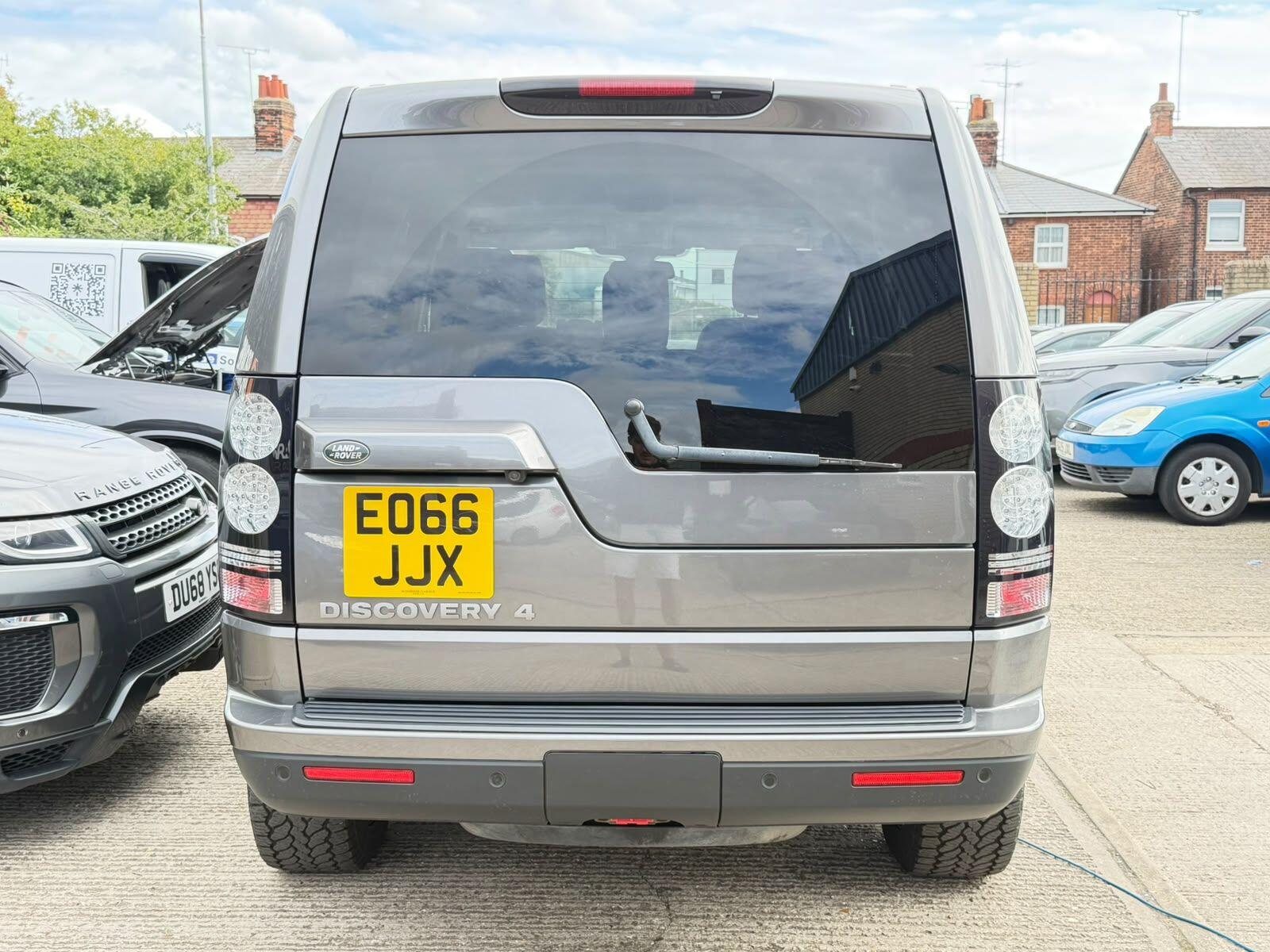 Land Rover Discovery view 6