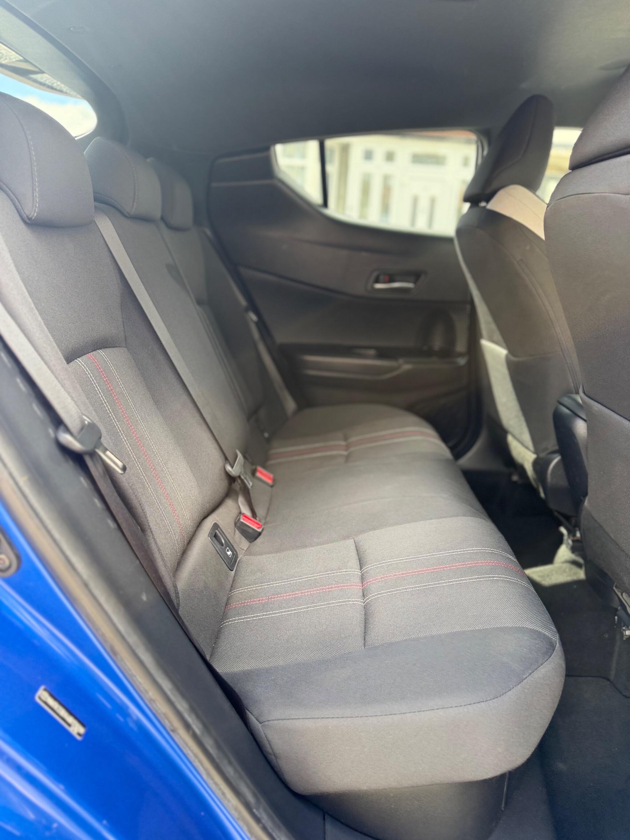 Toyota C-HR view 13
