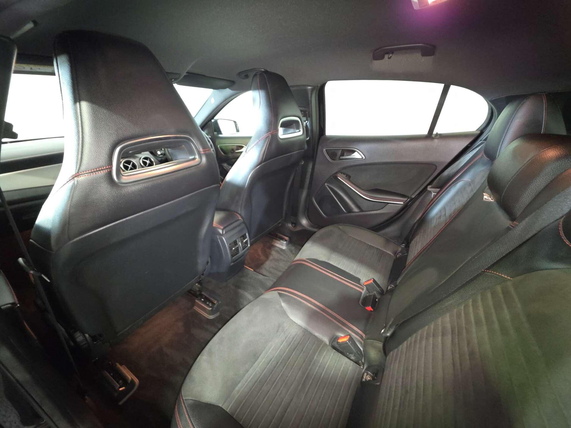 Mercedes-Benz GLA view 54