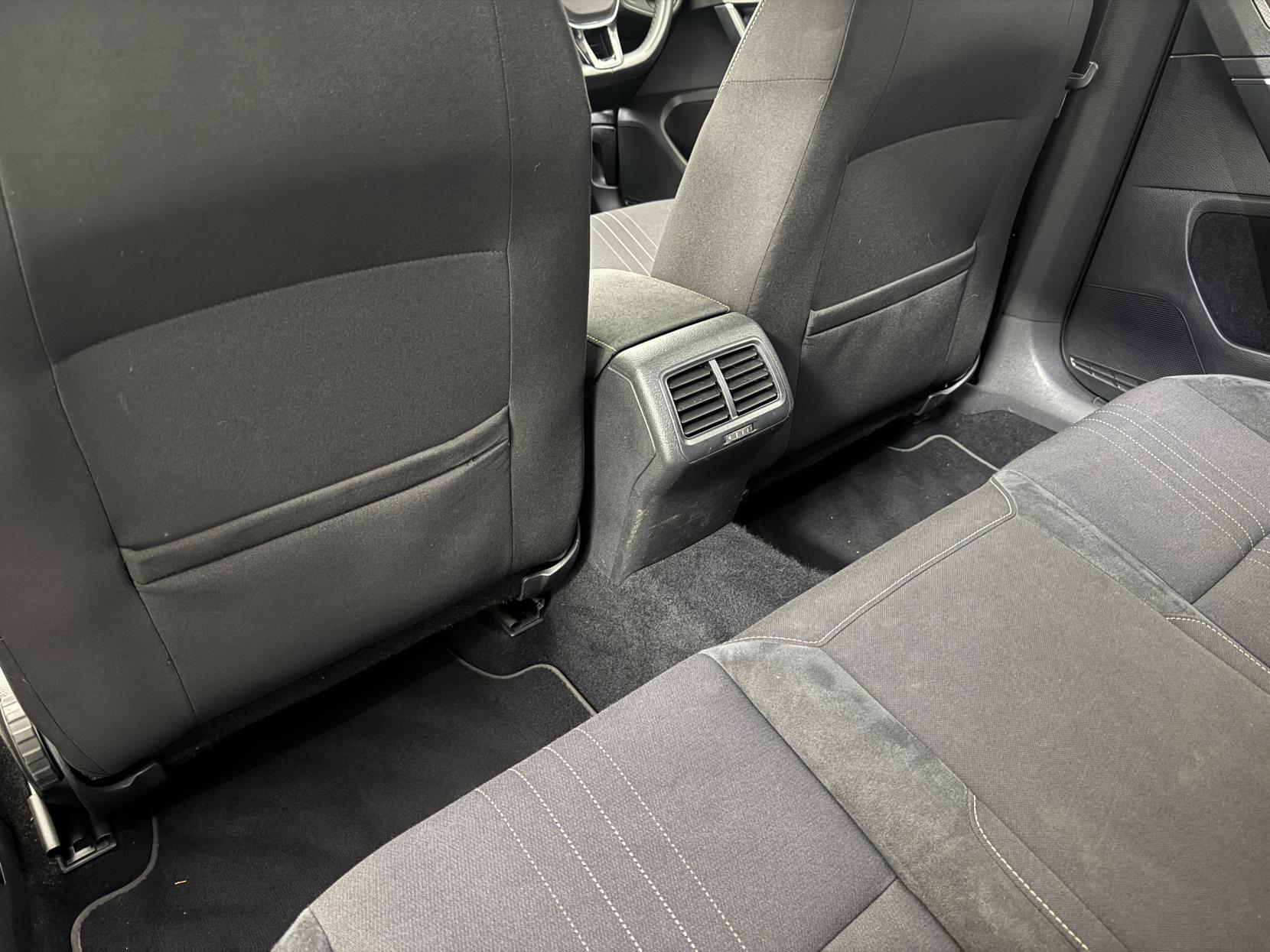 Volkswagen Golf view 48