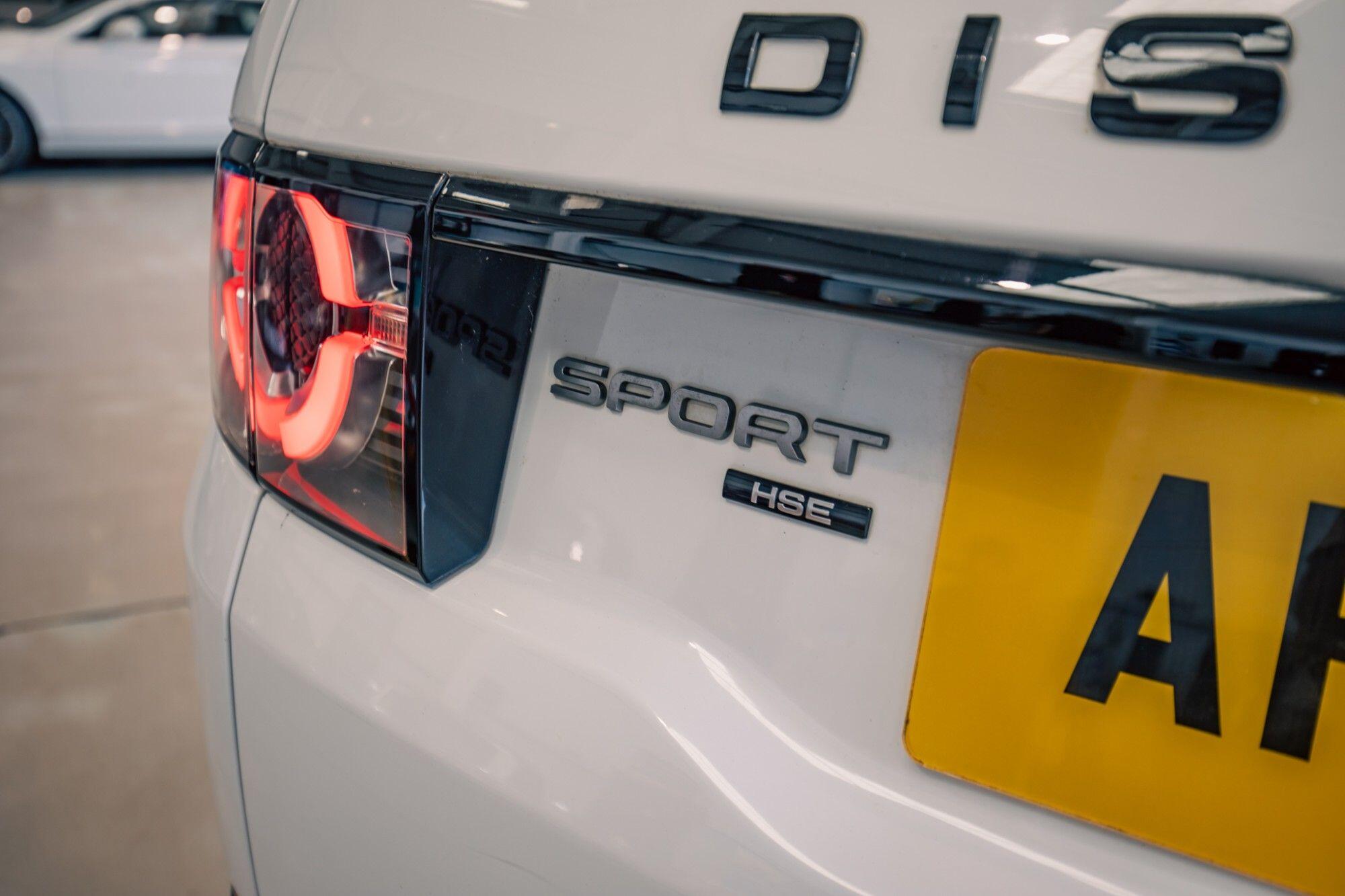 Land Rover Discovery Sport view 6