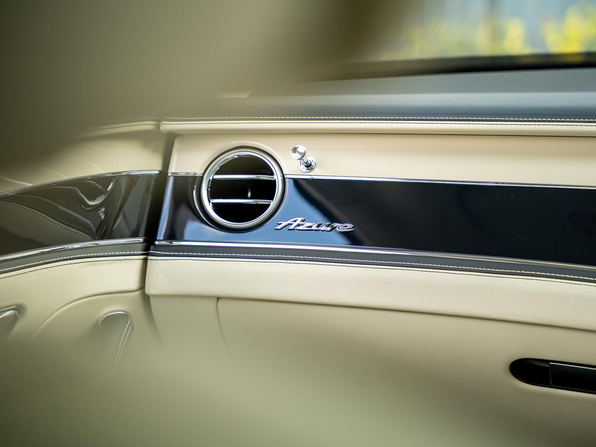 Bentley Flying Spur view 43