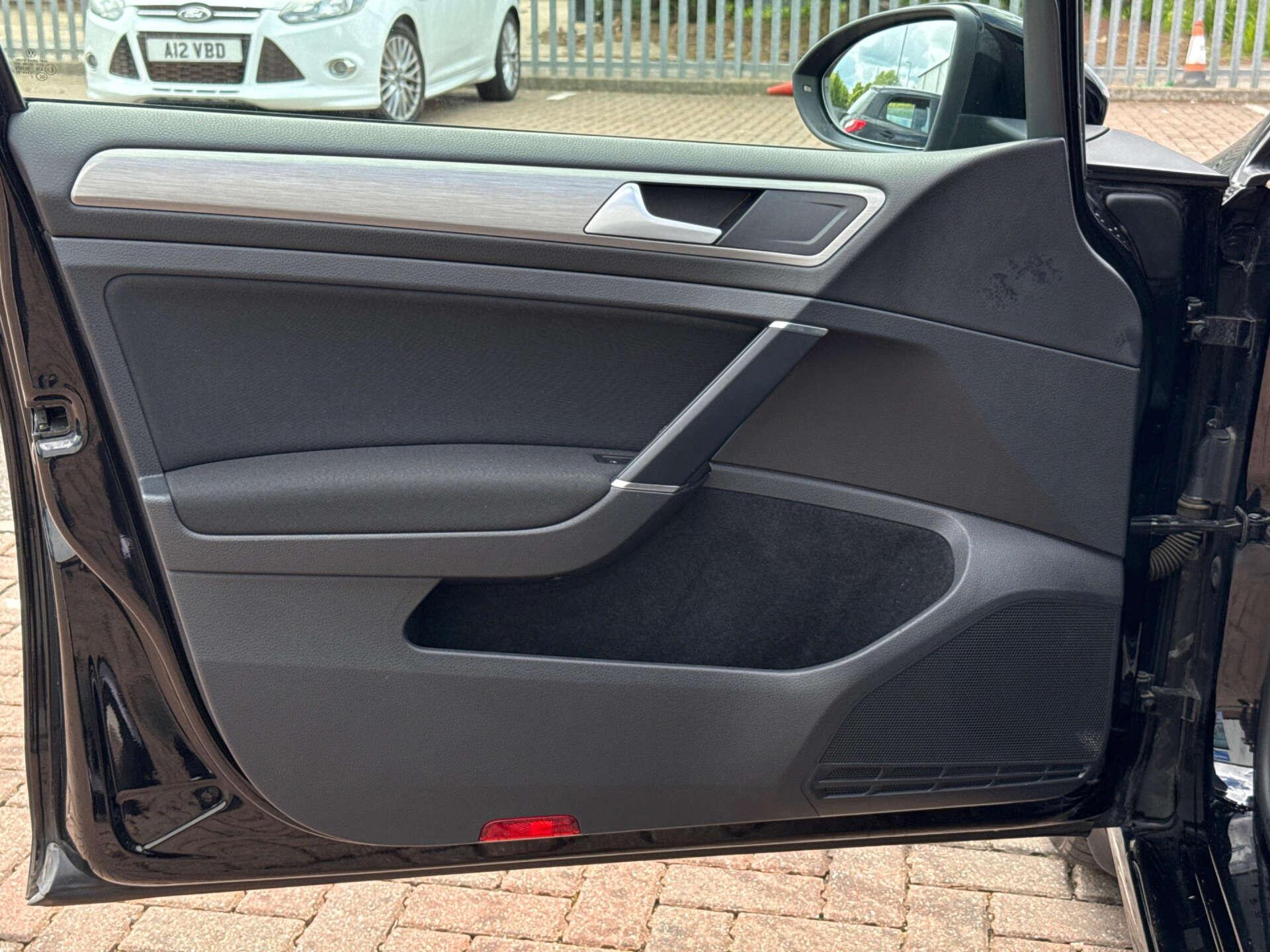 Volkswagen Golf view 42