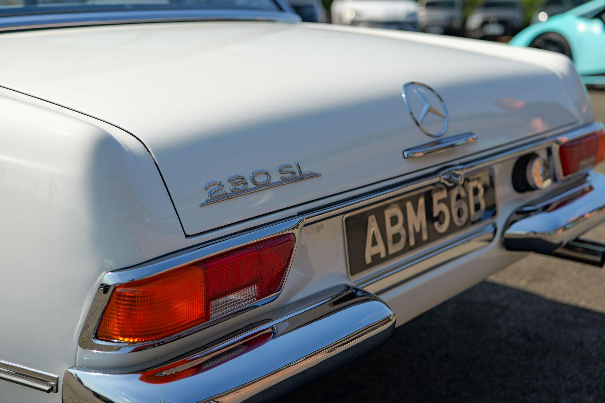 Mercedes-Benz 230 SL view 11
