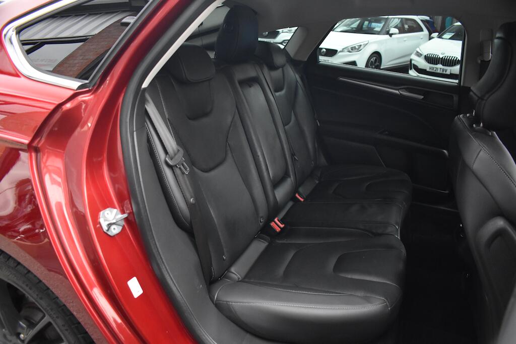 Ford Mondeo view 30