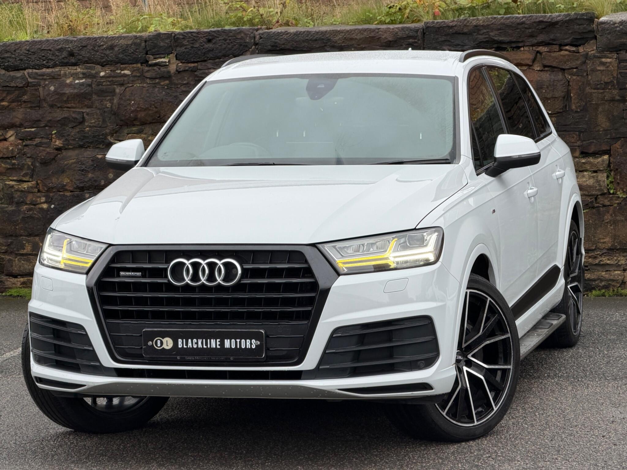 Audi Q7 view 3