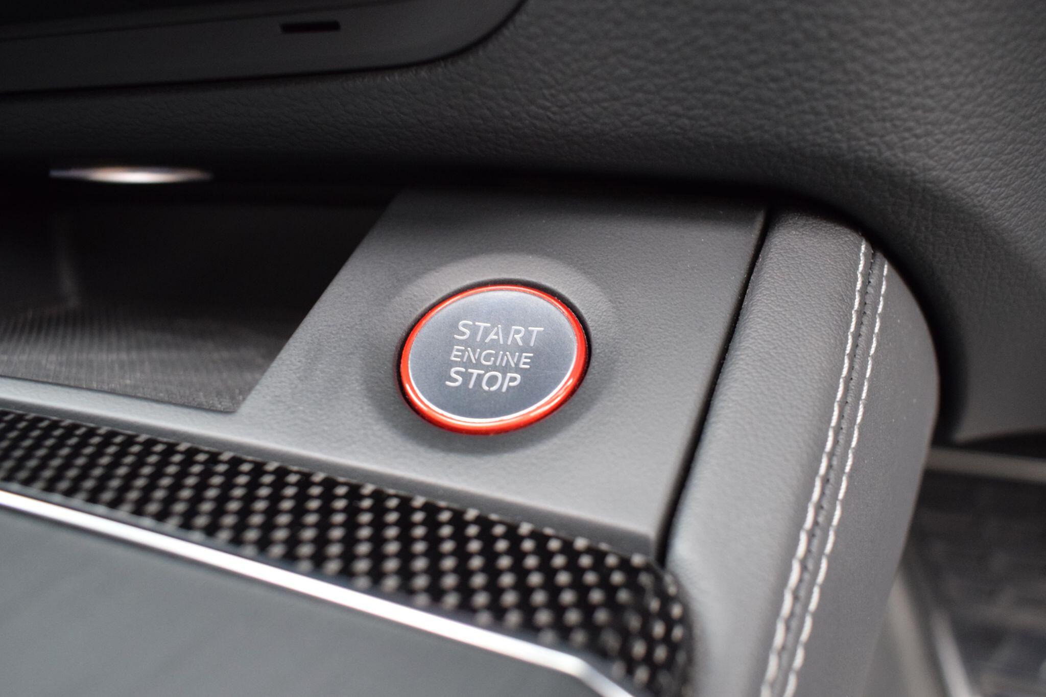 Audi SQ5 view 16