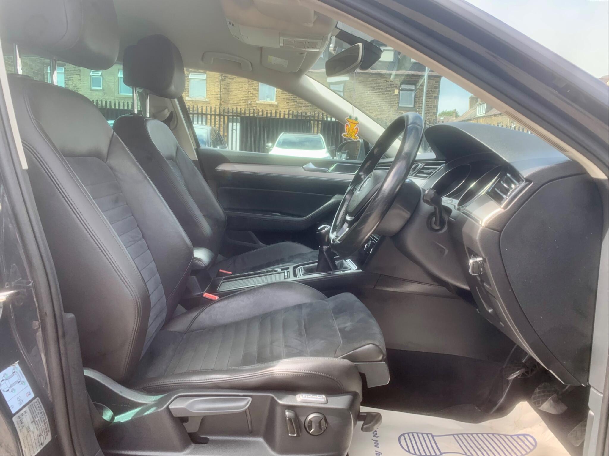 Volkswagen Passat view 21