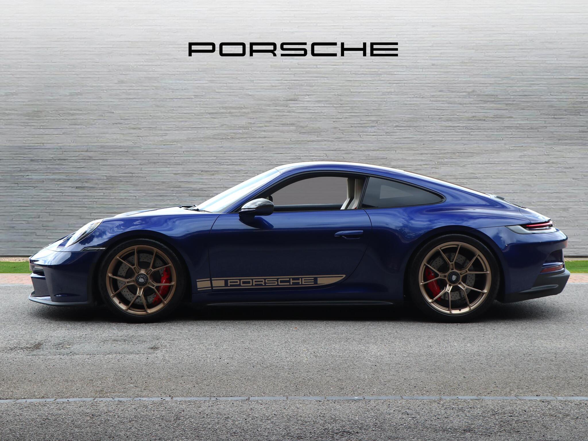 Porsche 911 view 6