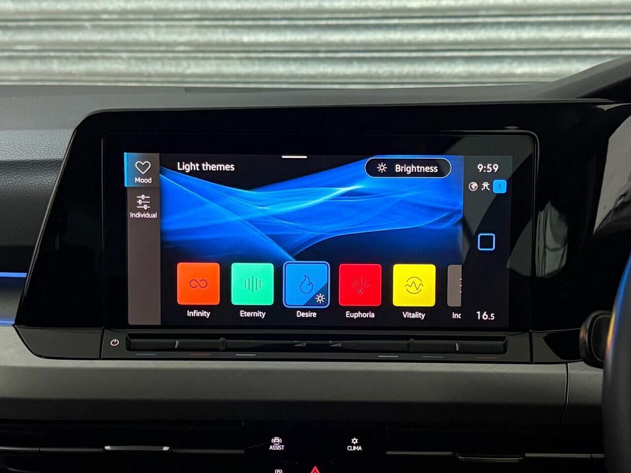 Volkswagen Golf view 6