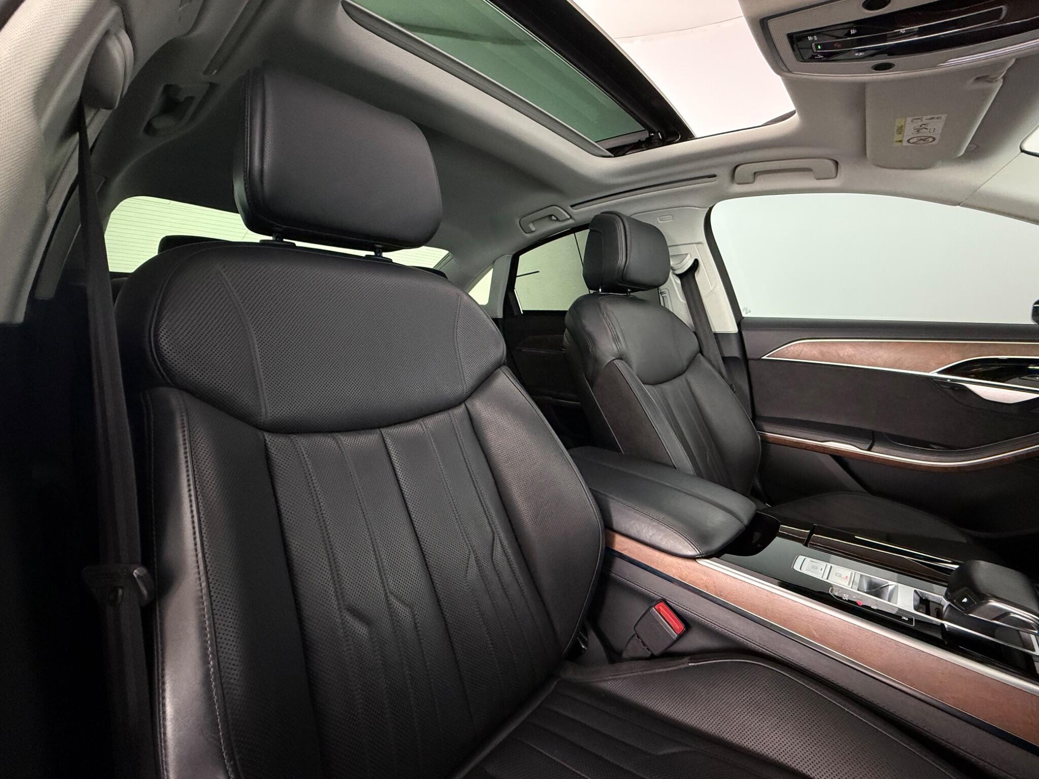 Audi A8 view 39