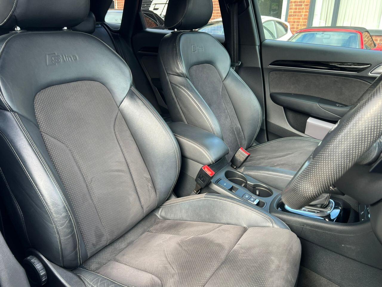 Audi Q3 view 14