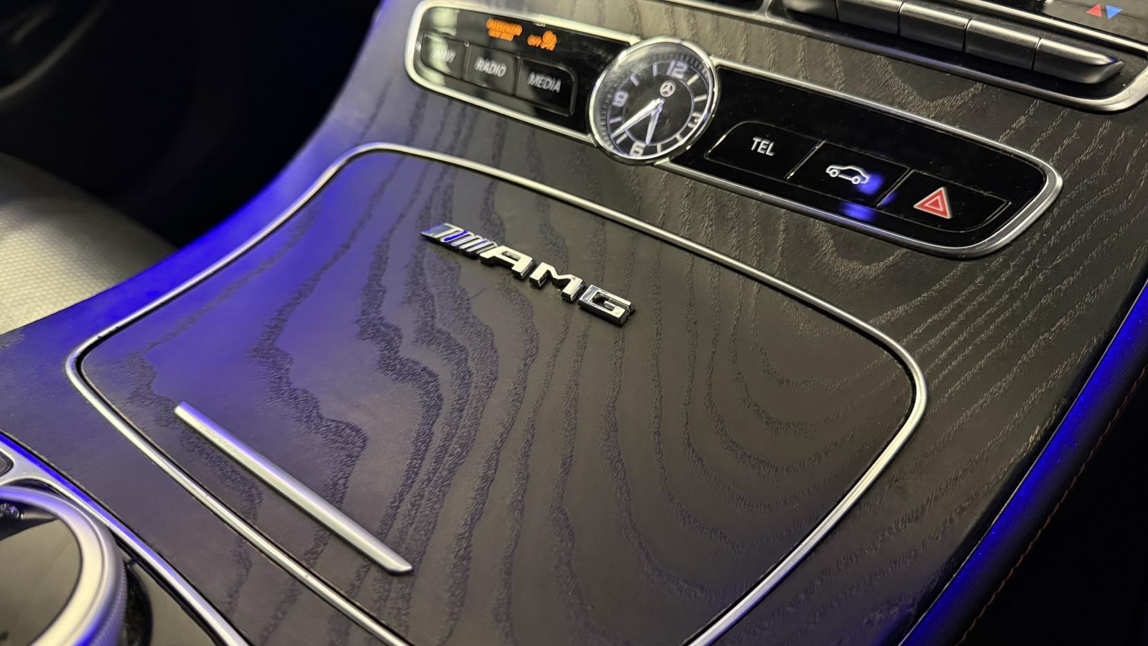 Mercedes-Benz E Class view 24
