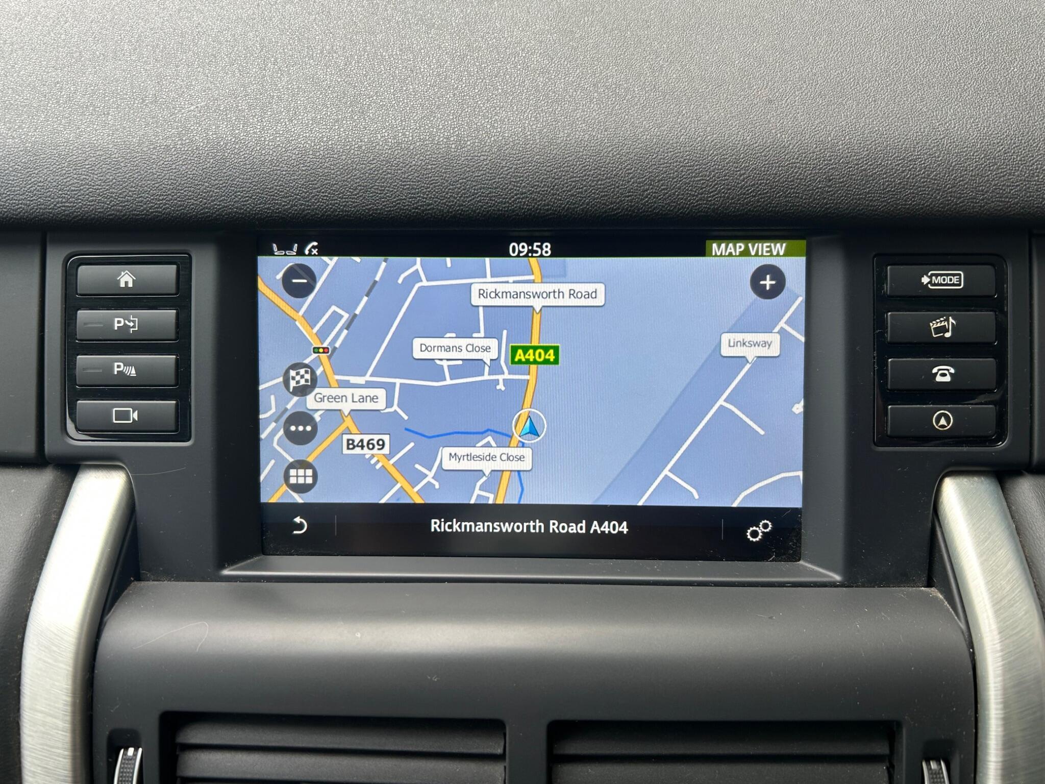 Land Rover Discovery Sport view 46