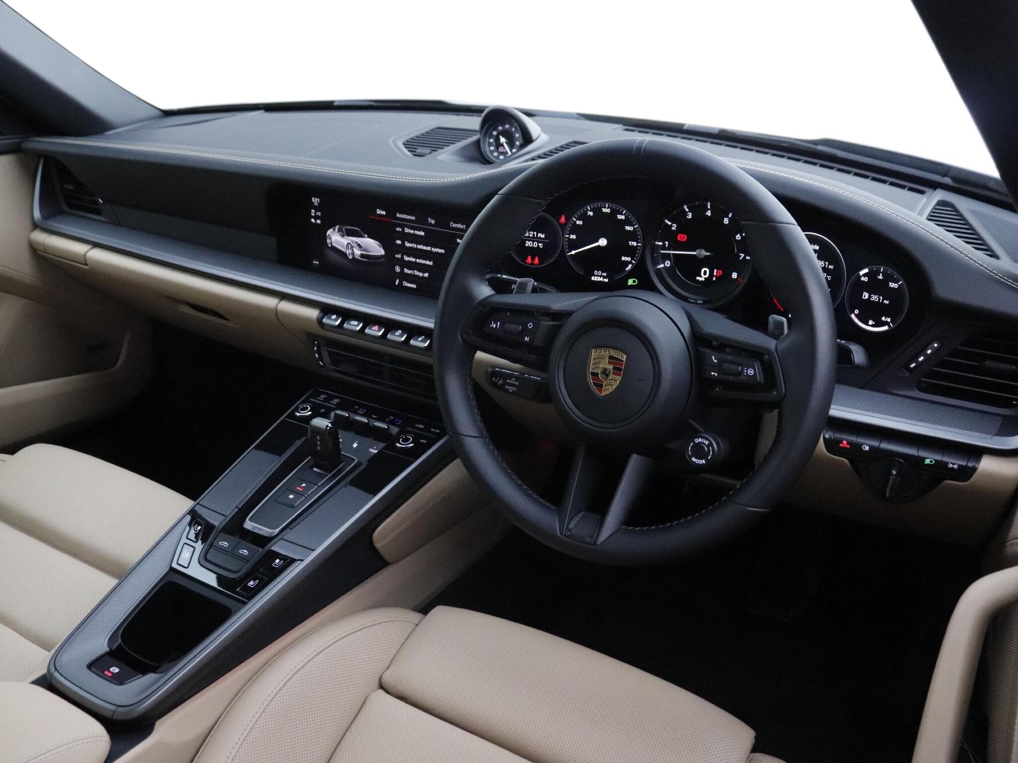Porsche 911 view 9