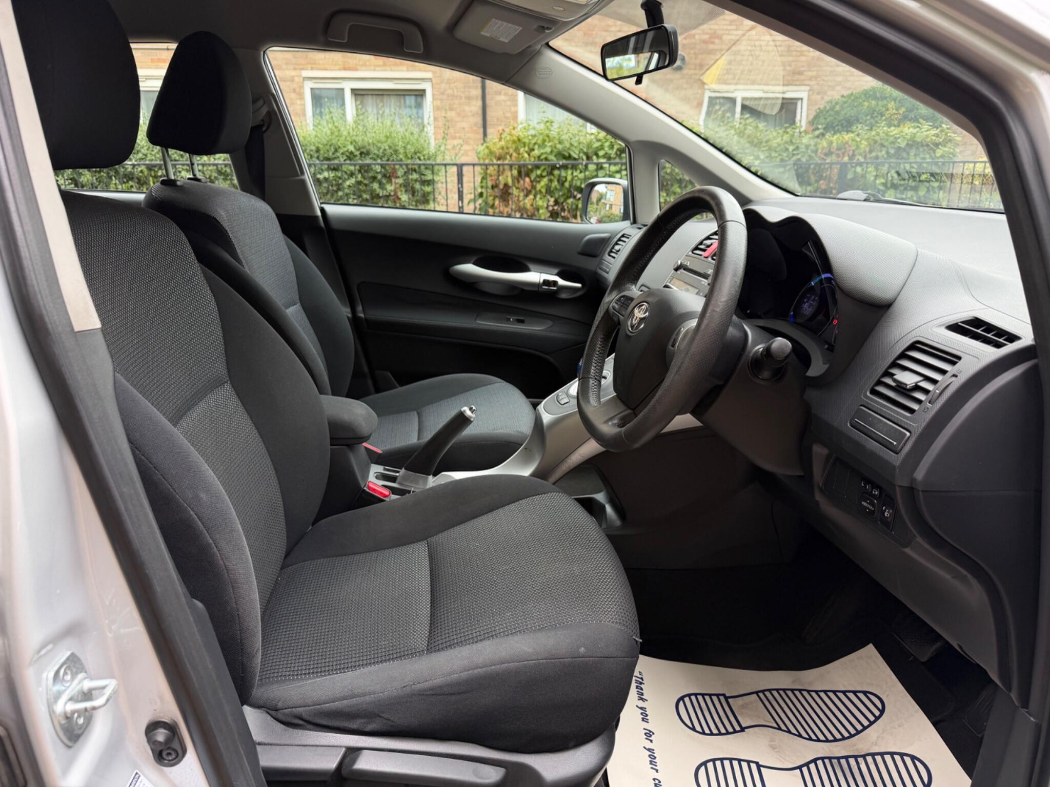 Toyota Auris view 13