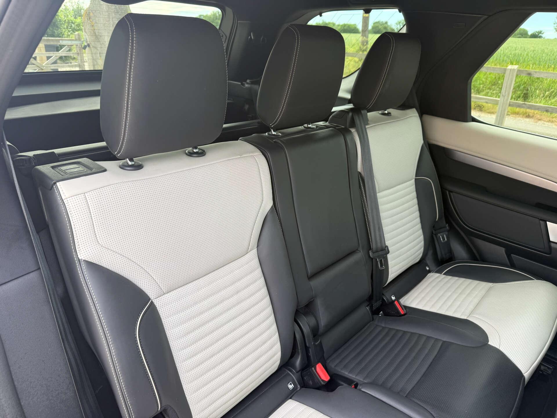 Land Rover Discovery view 18