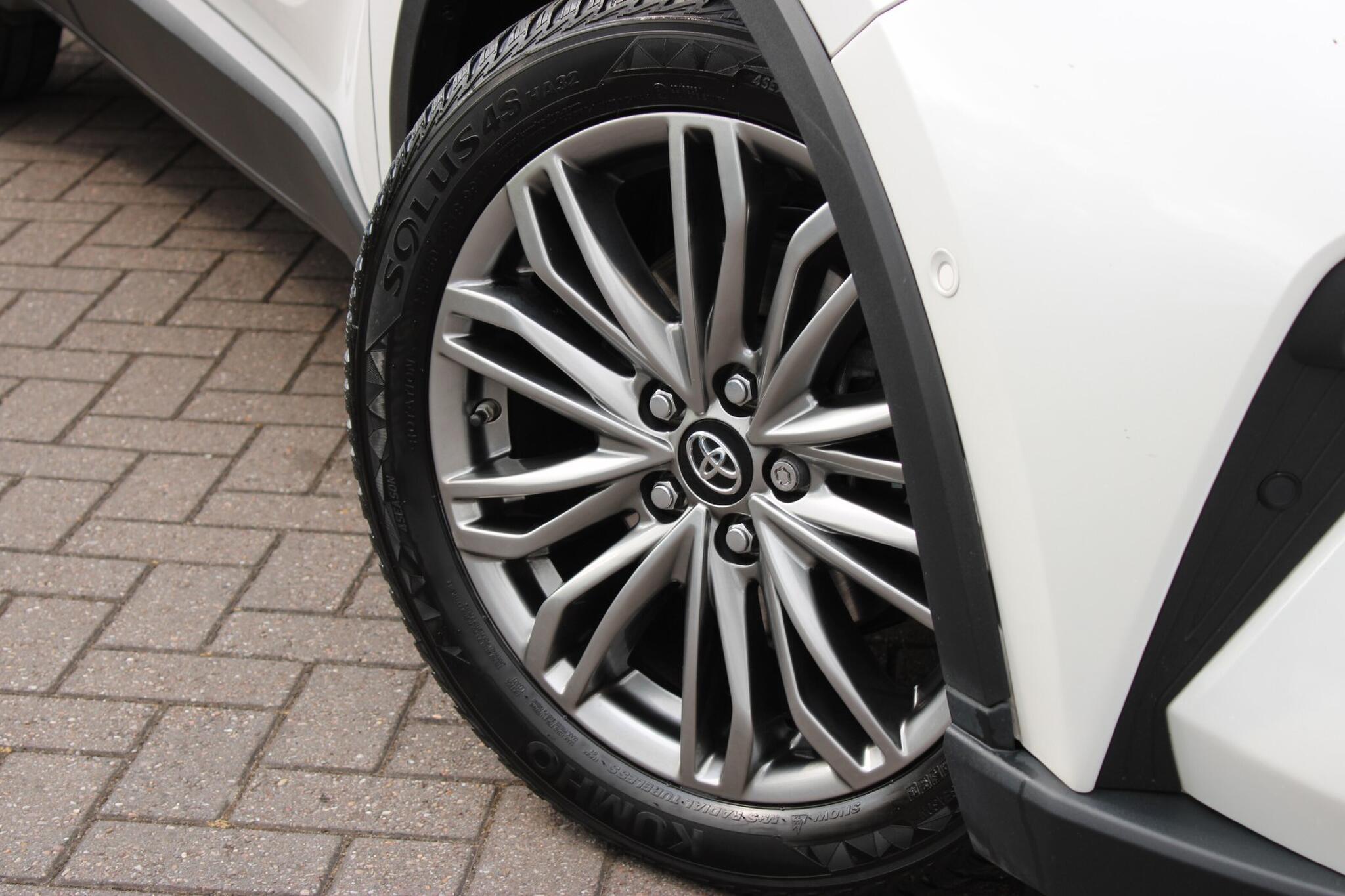 Toyota C-HR view 10
