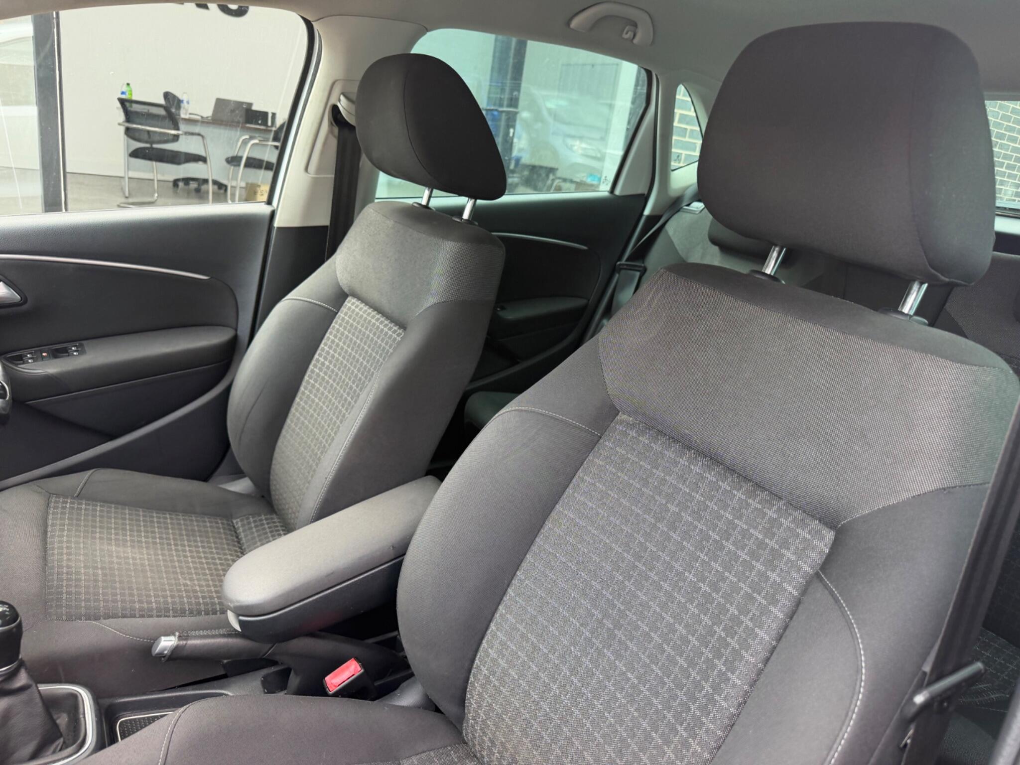 Volkswagen Polo view 17