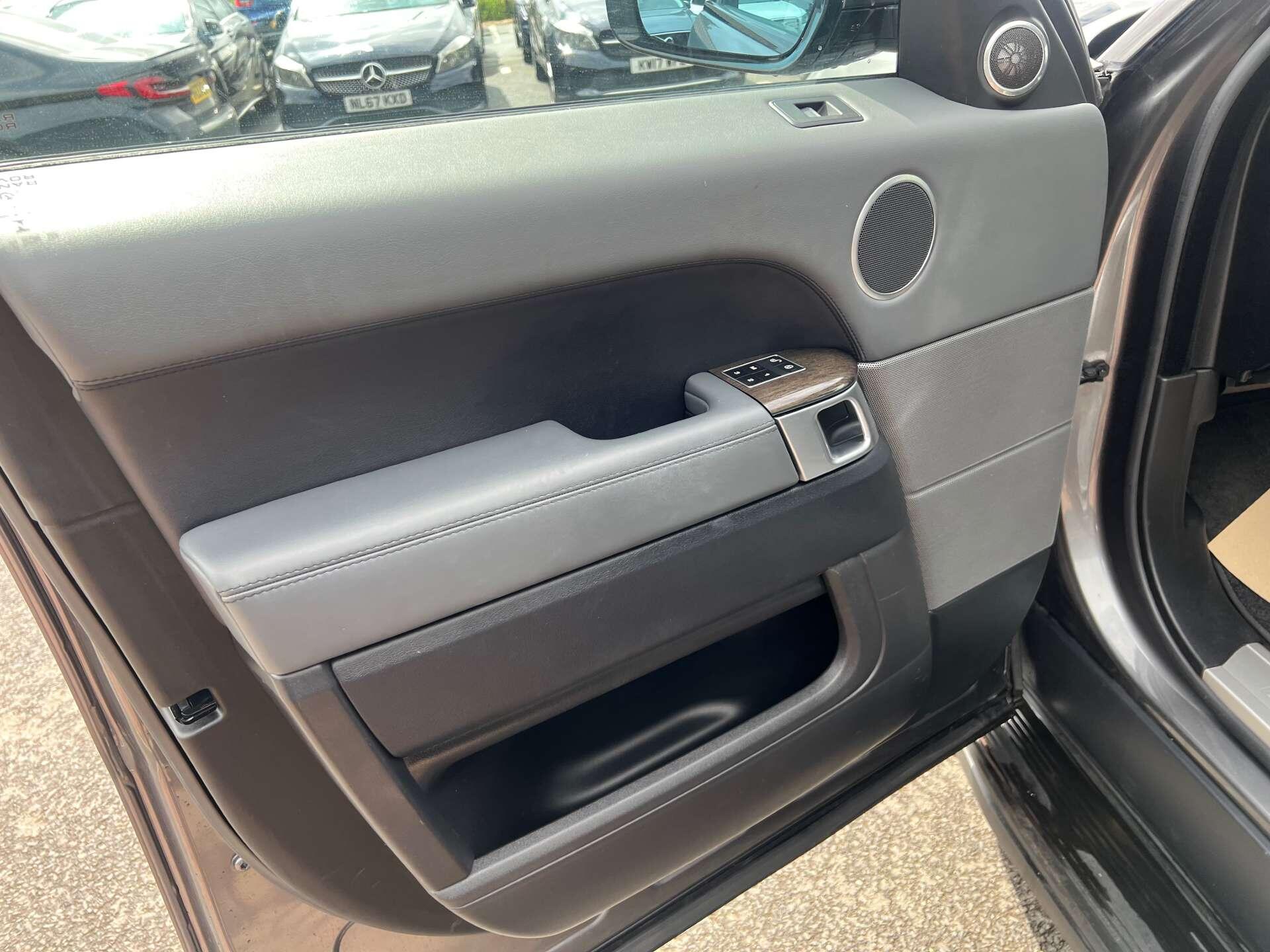 Land Rover Range Rover Sport view 43