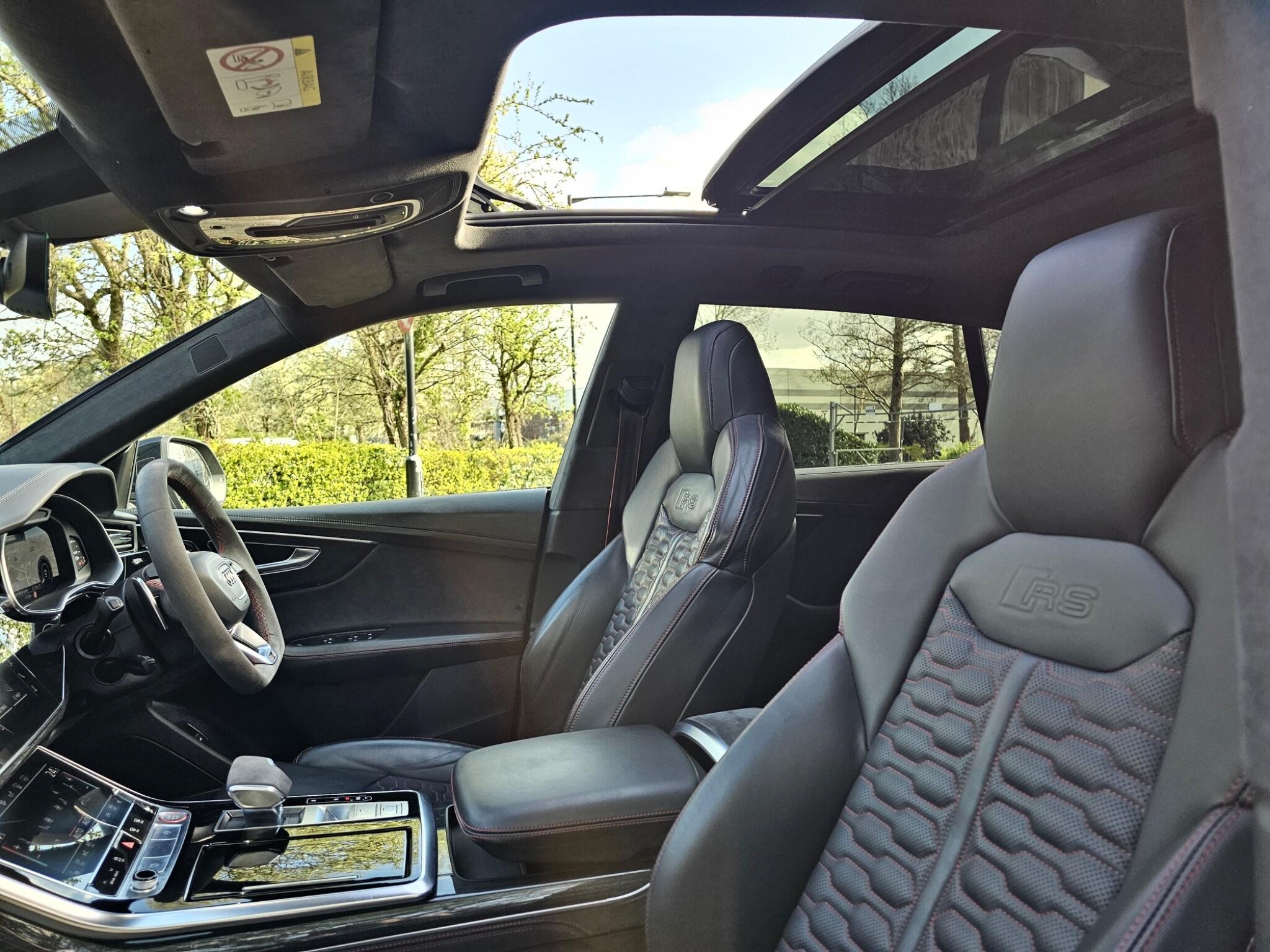 Audi RS Q8 view 8
