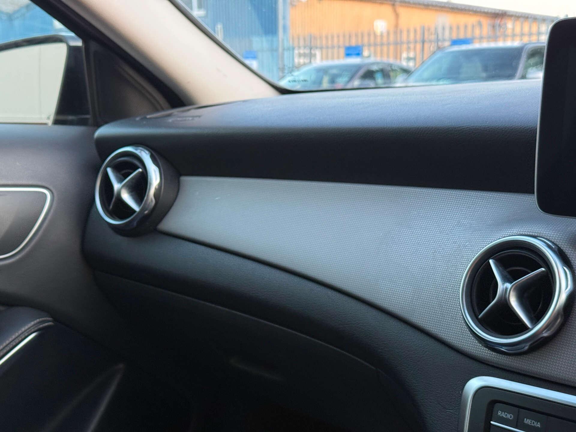Mercedes-Benz Gla view 60