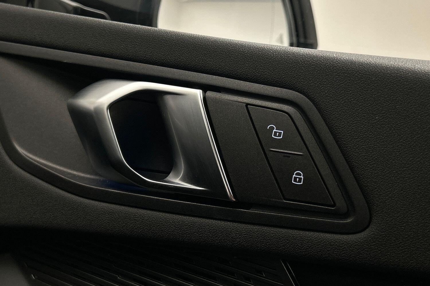 BMW 1 Series view 24
