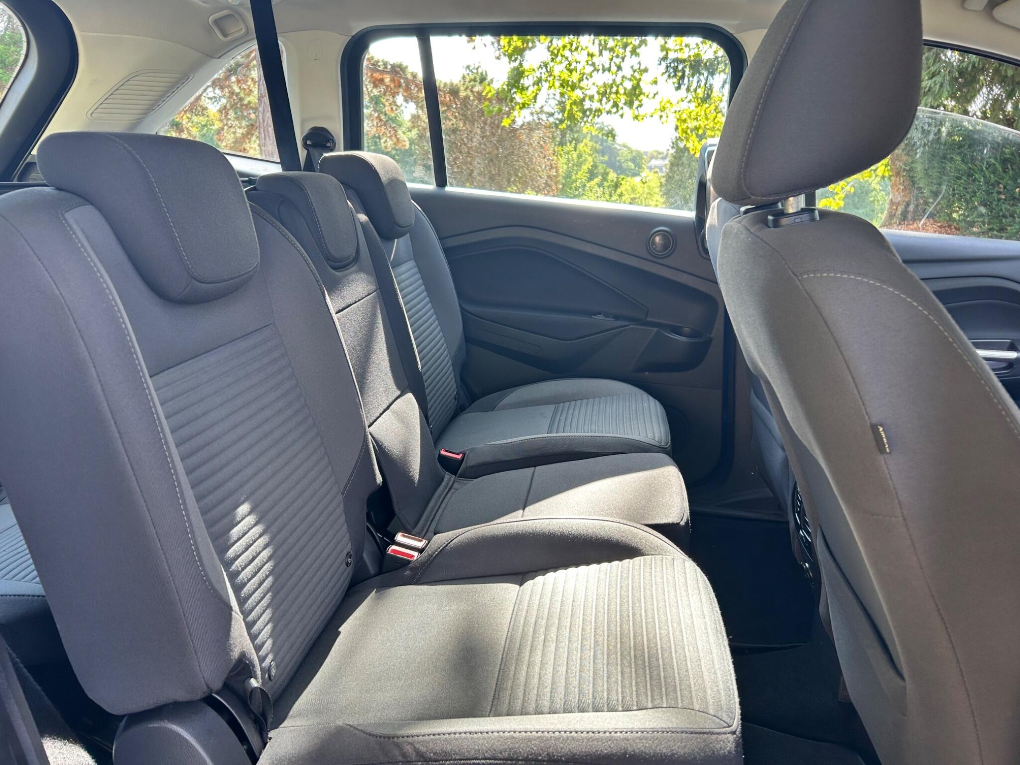 Ford Grand C-Max view 6