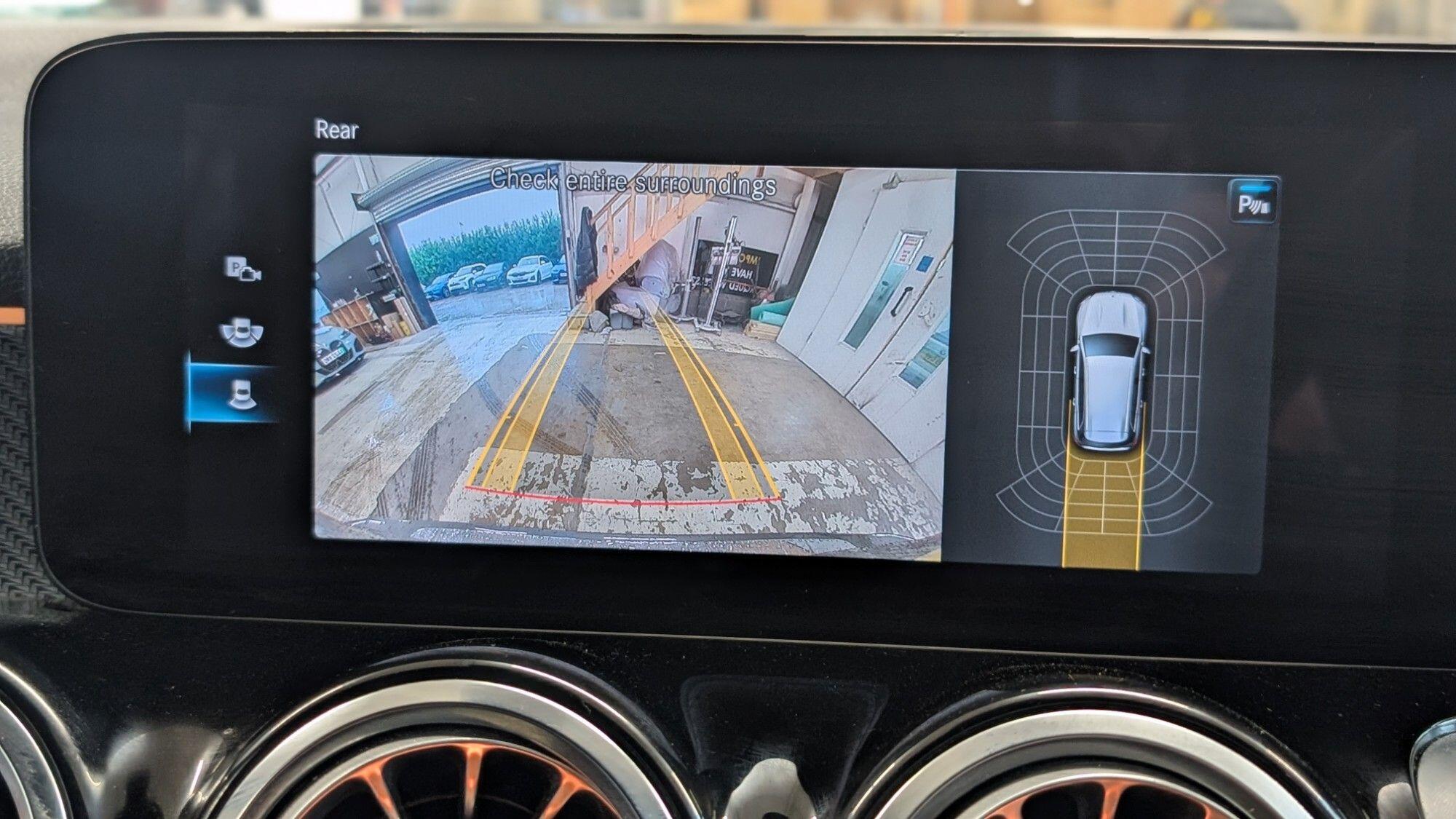 Mercedes-Benz GLB view 15