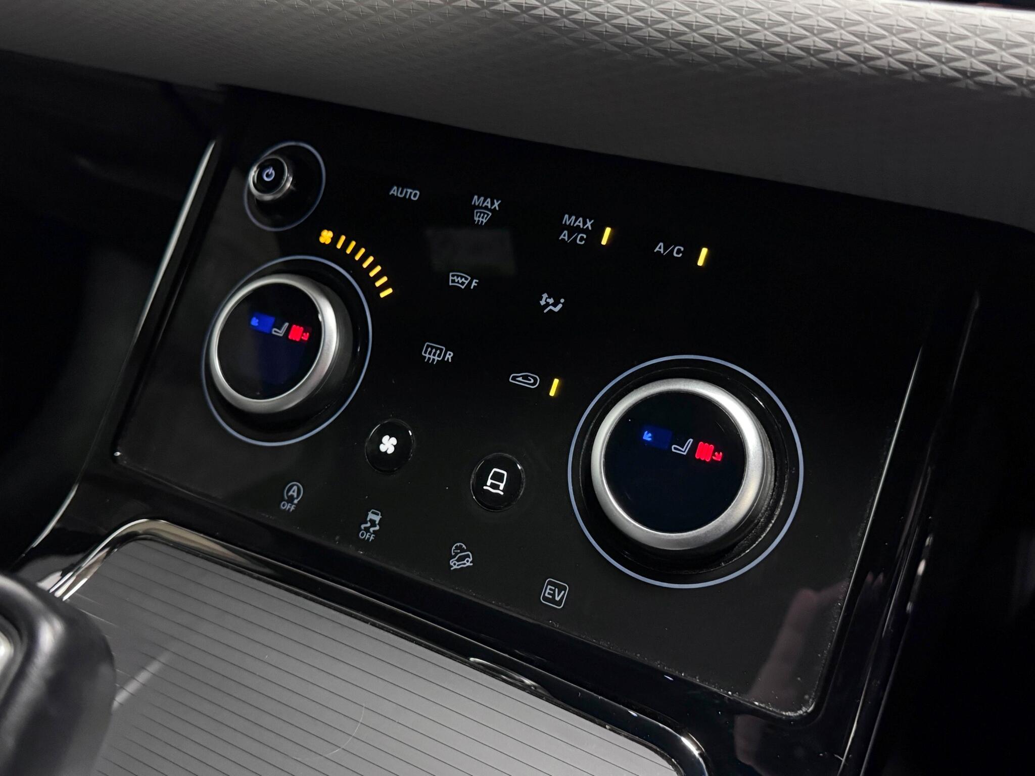 Land Rover Range Rover Evoque view 43