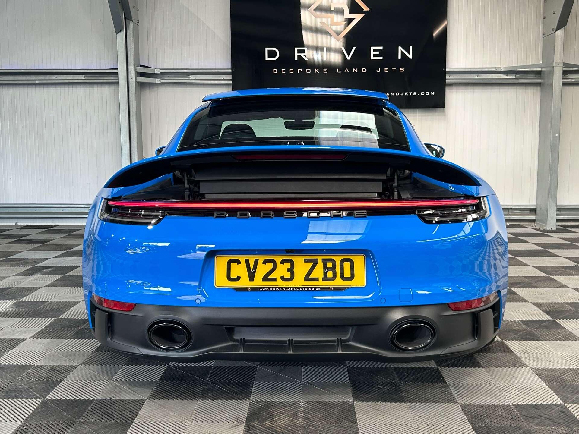 Porsche 911 view 17